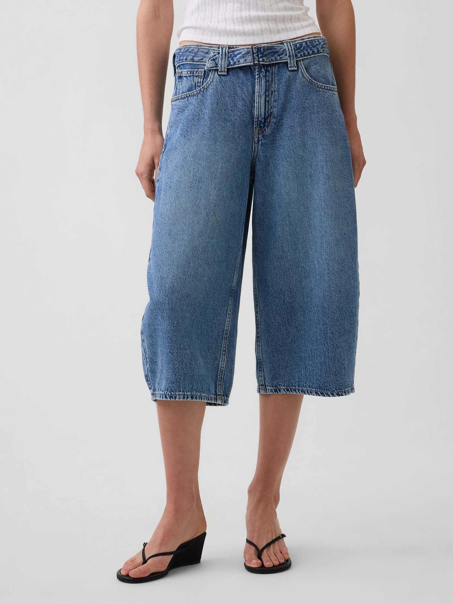 Женские джинсы Gap High Rise Belted Barrel Culotte Jeans — фото 2