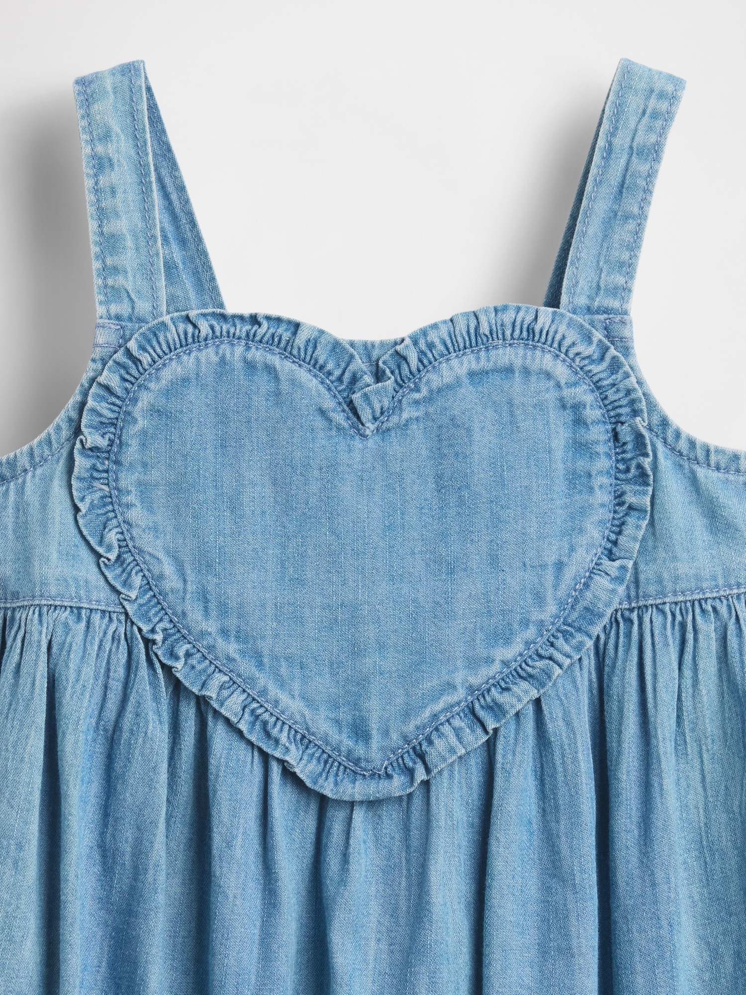 Детские платья Gap Baby & Toddler Denim Heart Tank Dress — фото 3