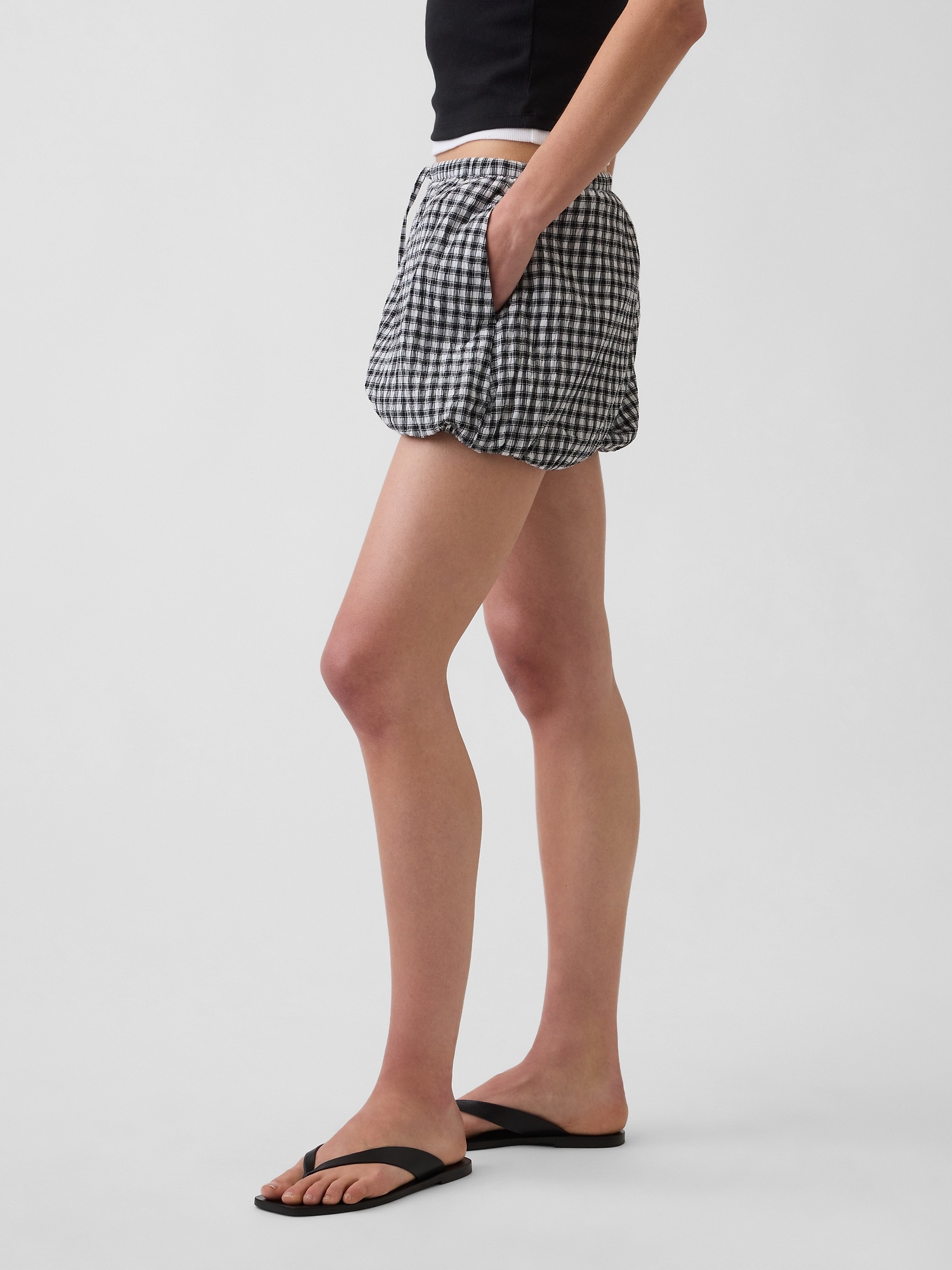 Женские шорты Gap Gingham Easy Bubble, цвет: Чёрный в мелкую клетку — фото 3