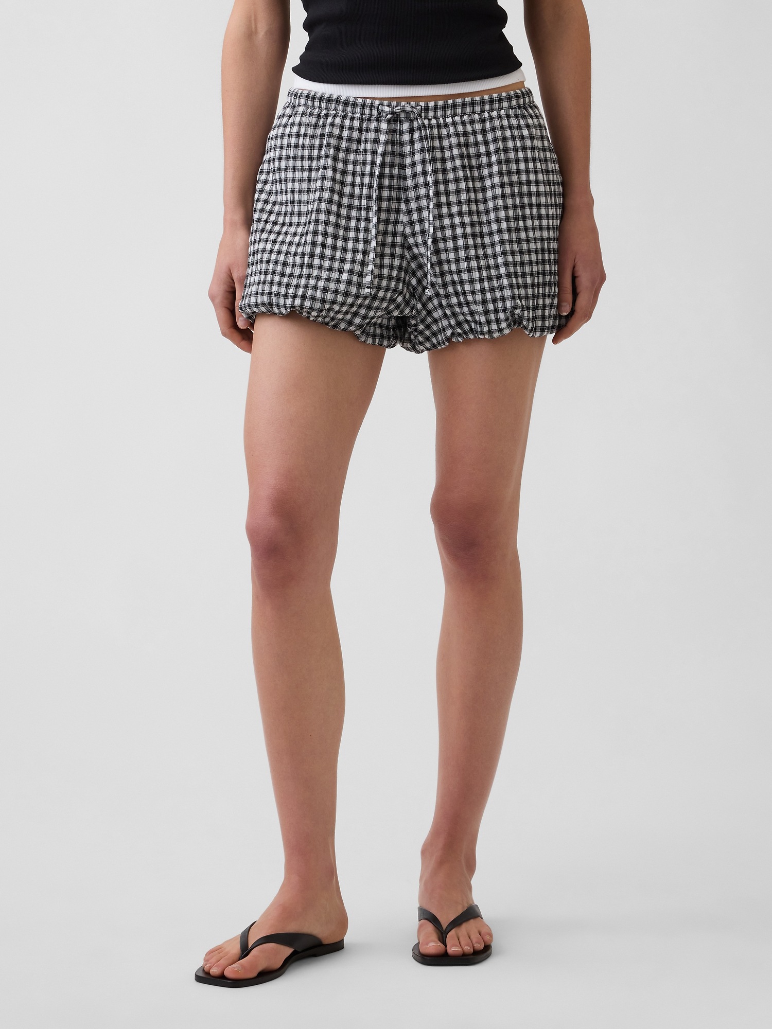 Женские шорты Gap Gingham Easy Bubble, цвет: Чёрный в мелкую клетку — фото 2