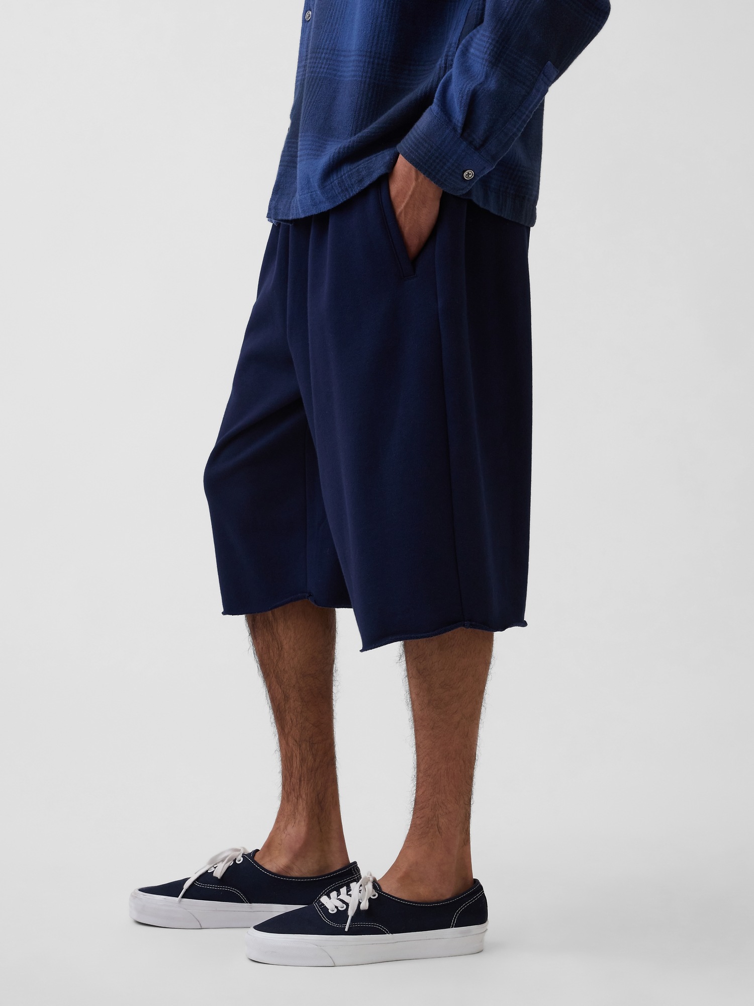 Женские шорты Gap Adult Heavyweight Baggy Sweat Shorts, цвет: Тёмно-синий — фото 3