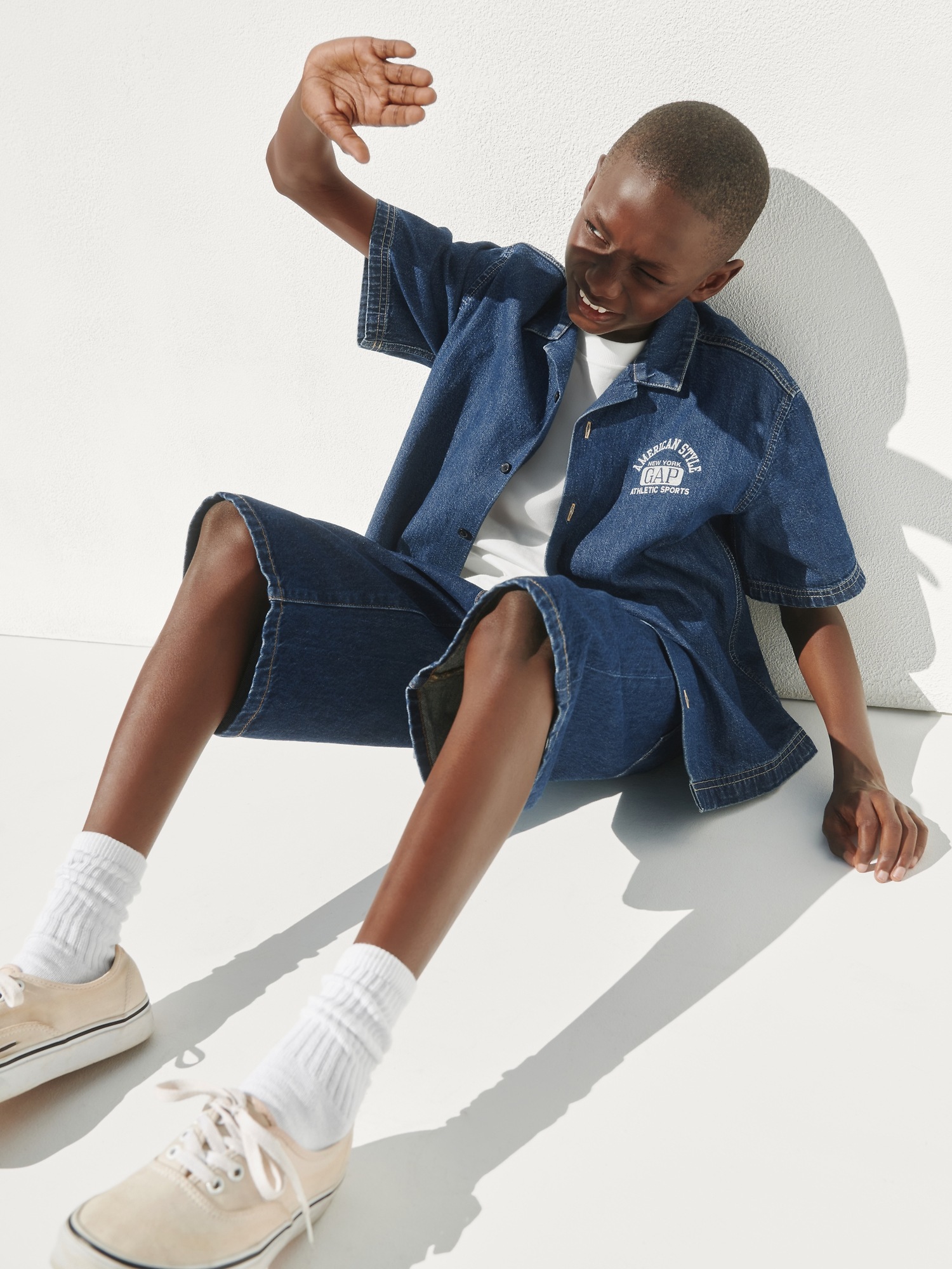 Детские рубашки Gap Kids Denim Relaxed Shirt — фото 5
