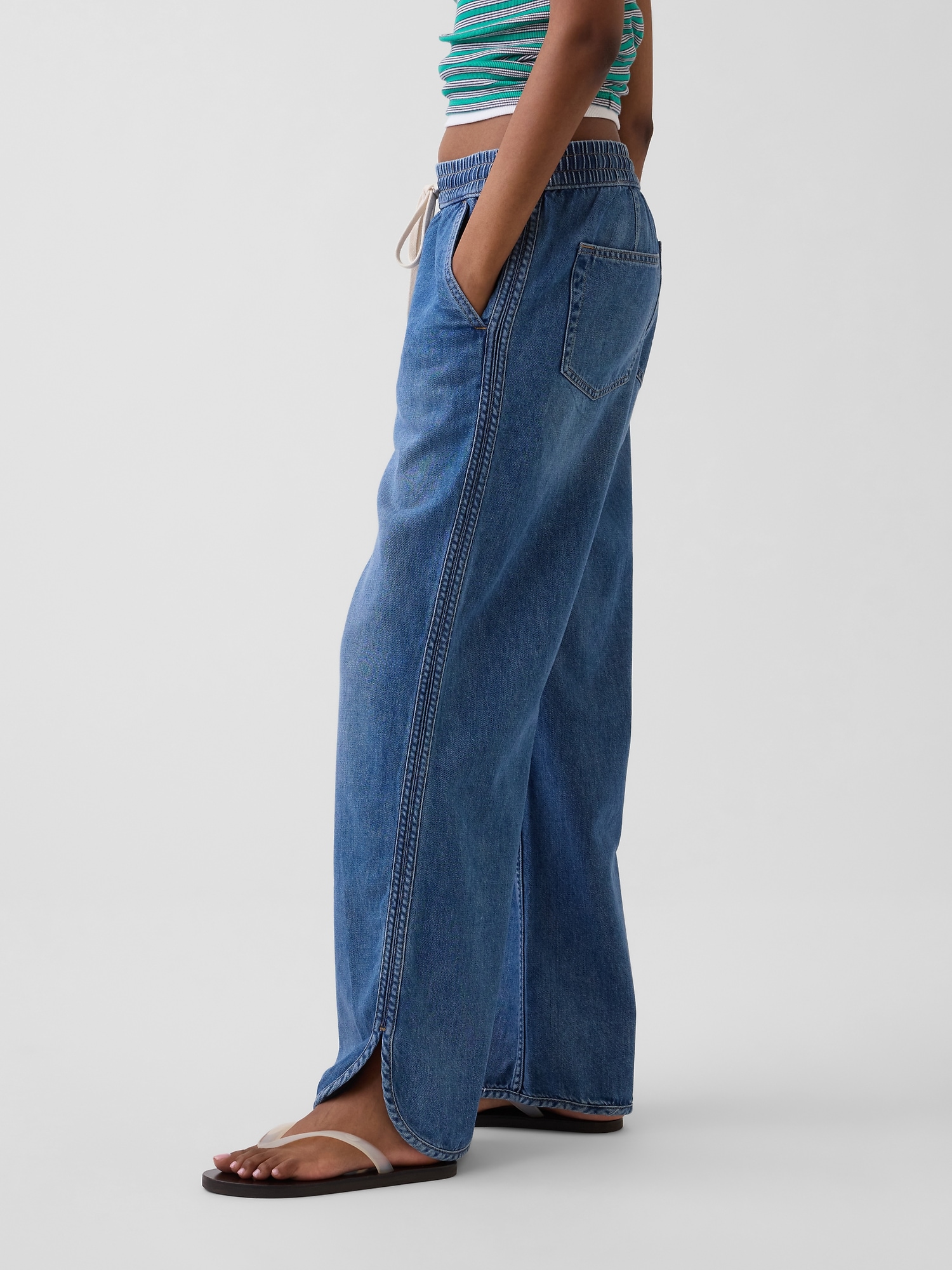 Low Rise UltraSoft '90s Loose Easy Dolphin-Hem Jeans