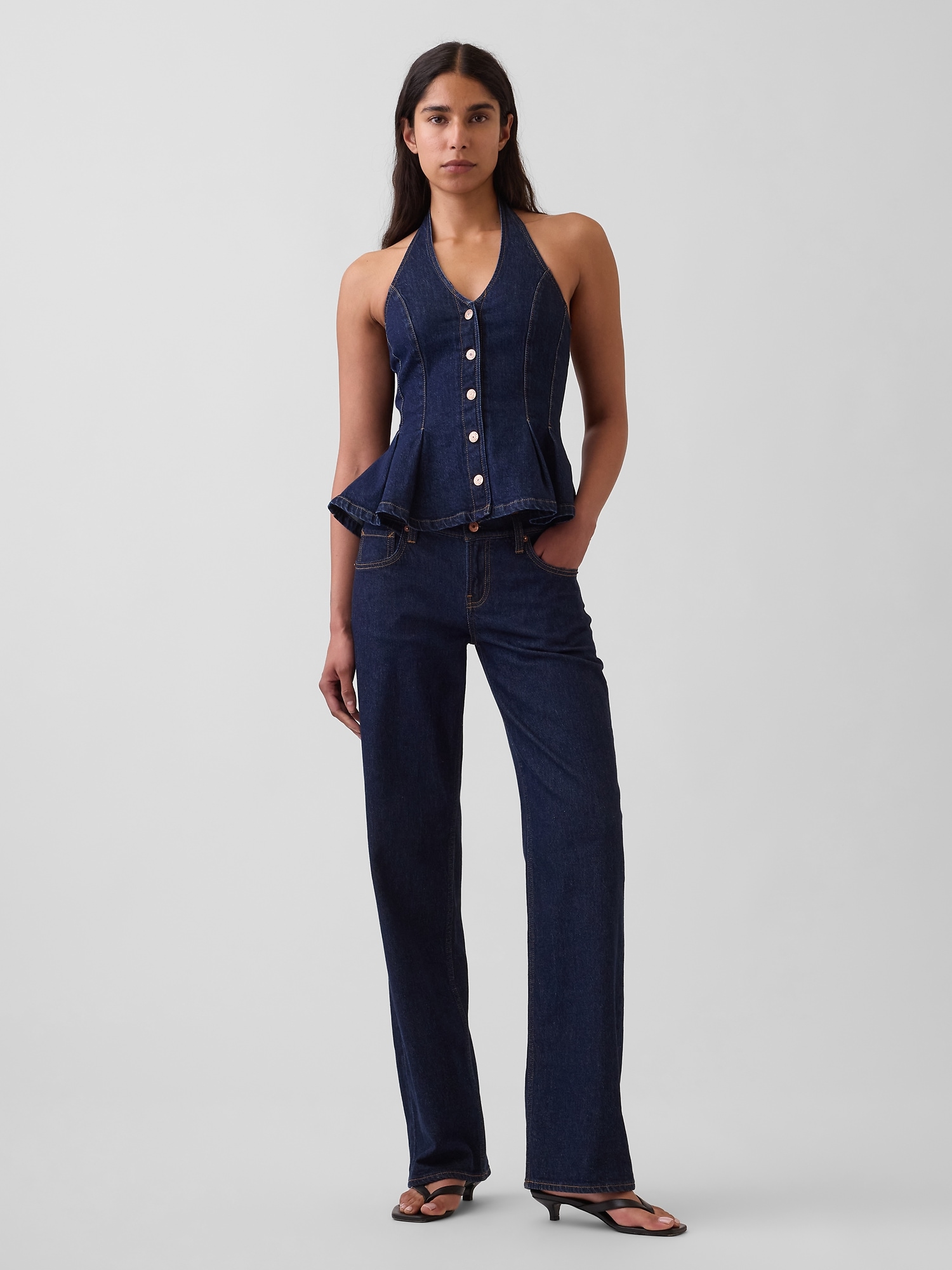 Женский топ Gap Denim Fitted Halter Peplum Top, цвет: Тёмная варка — фото 2
