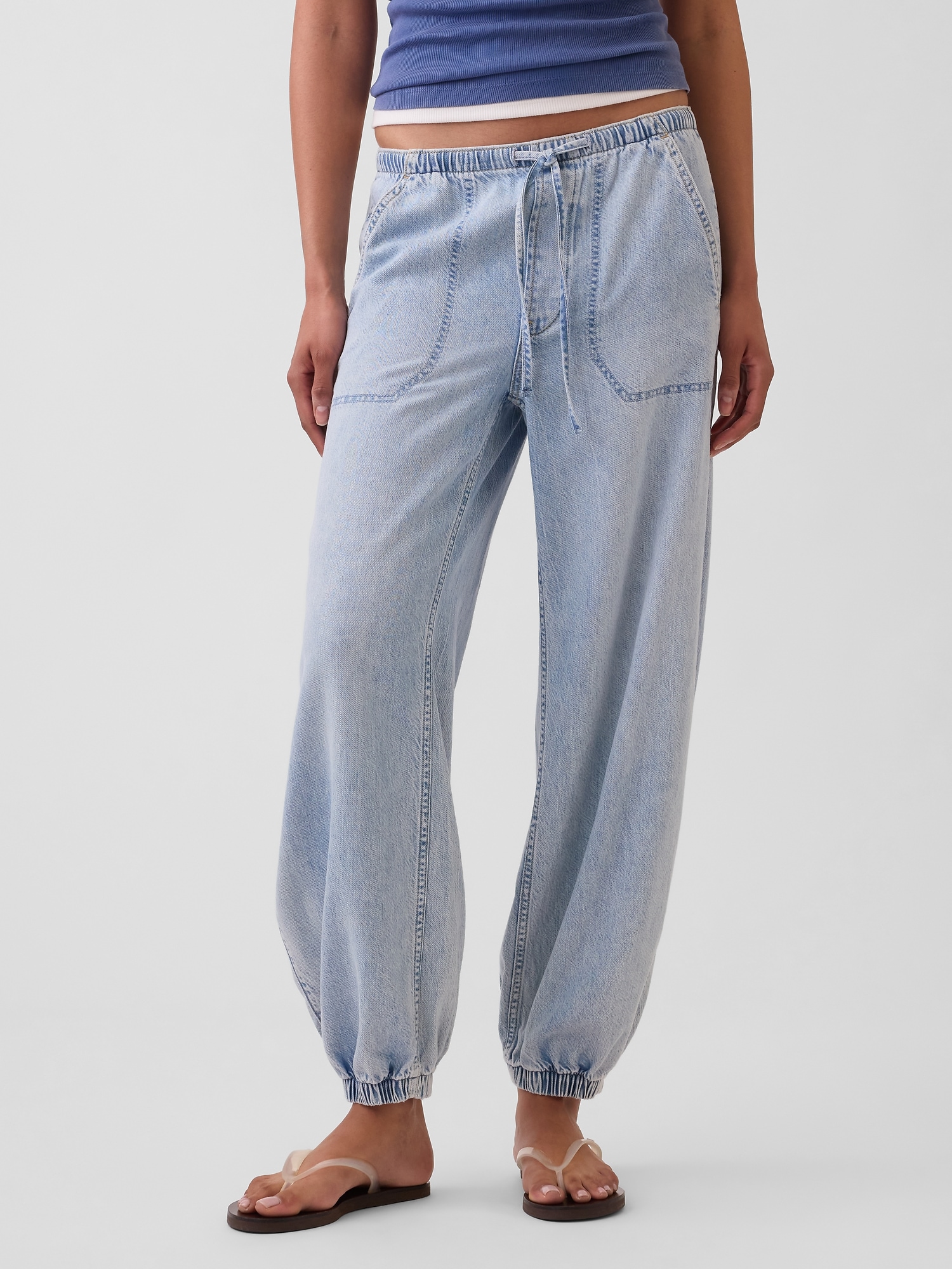 Женские джинсы Gap UltraSoft Denim Easy Barrel Joggers — фото 2