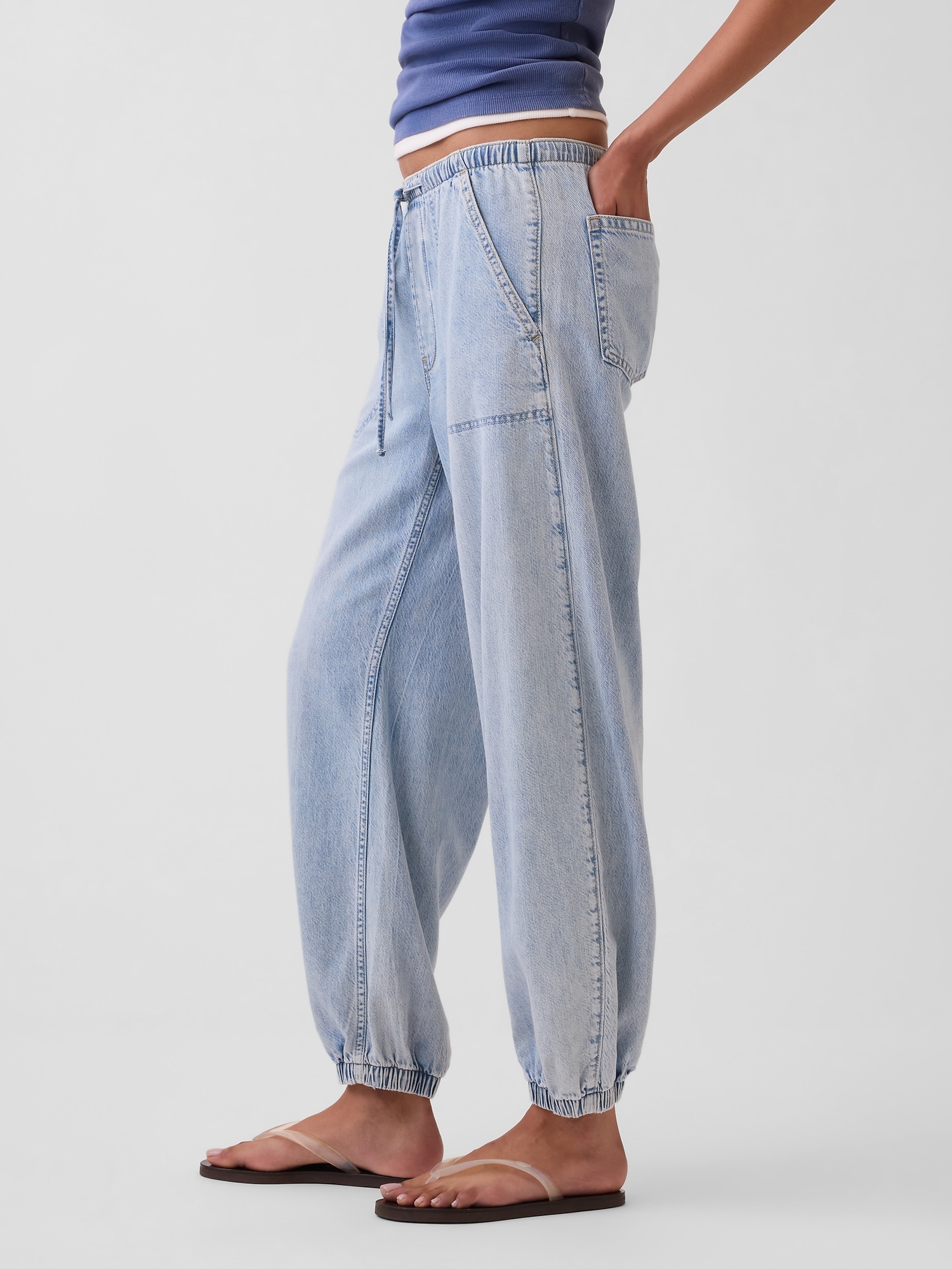 Женские джинсы Gap UltraSoft Denim Easy Barrel Joggers — фото 3