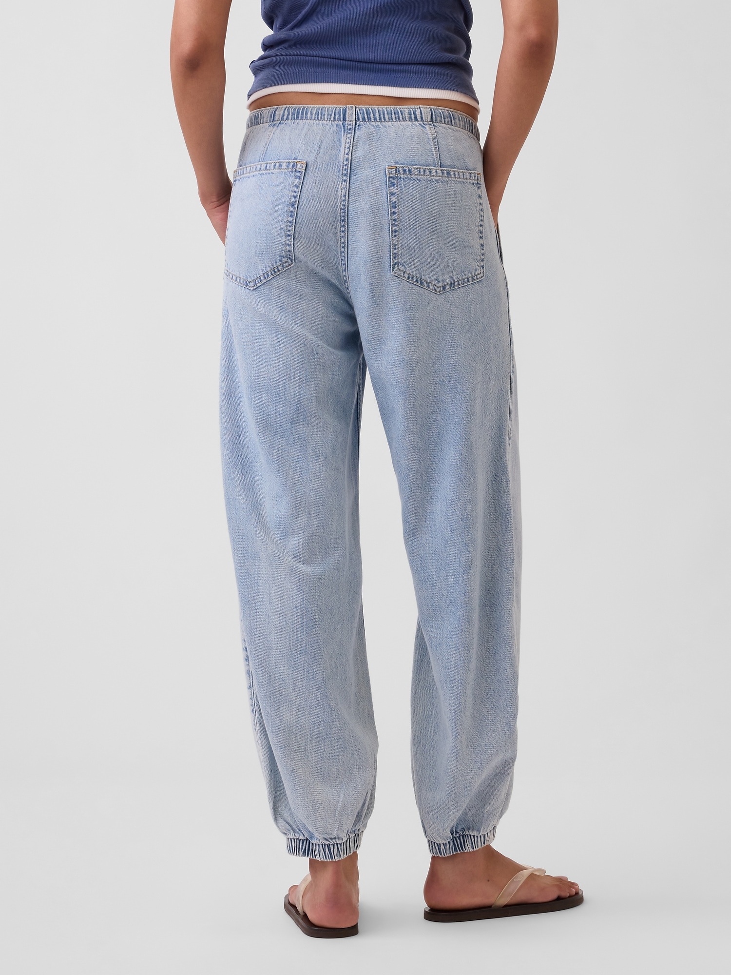 Женские джинсы Gap UltraSoft Denim Easy Barrel Joggers — фото 4