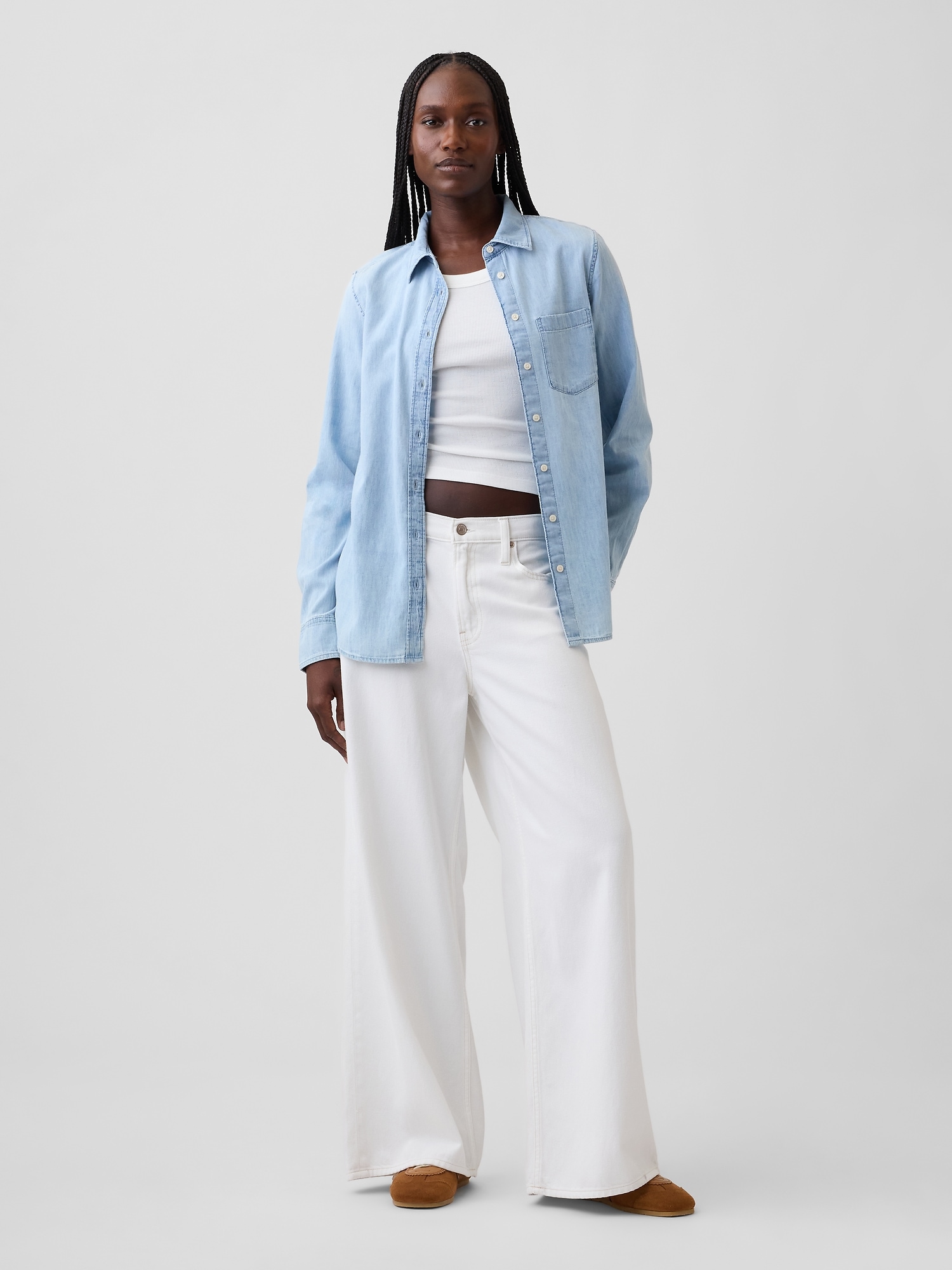Женская рубашка Gap Organic Cotton Denim Classic, цвет: Светлая варка — фото 3