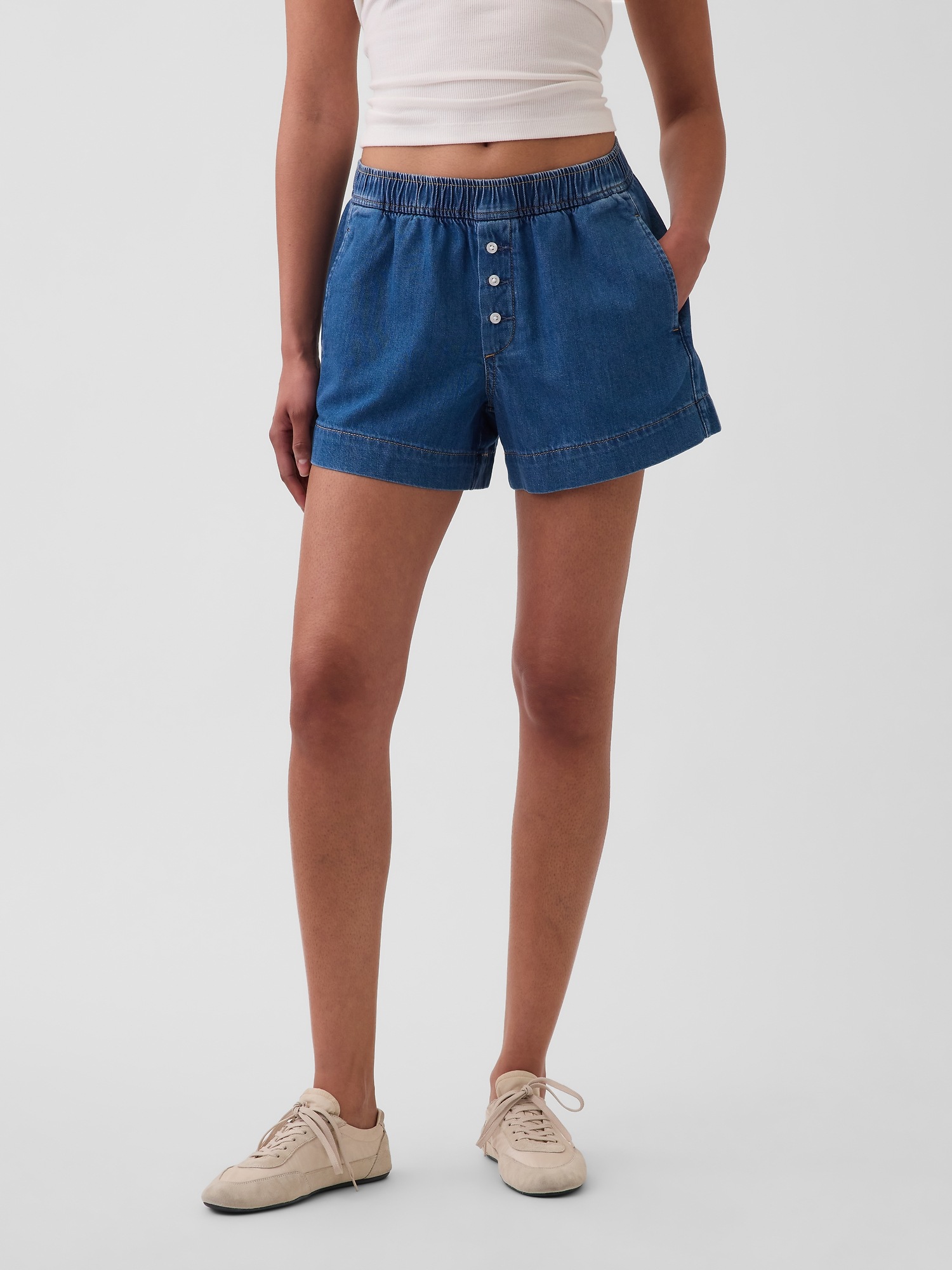 Женские трусы Gap Mid Rise UltraSoft Denim Boxer Shorts, цвет: Средняя варка — фото 2