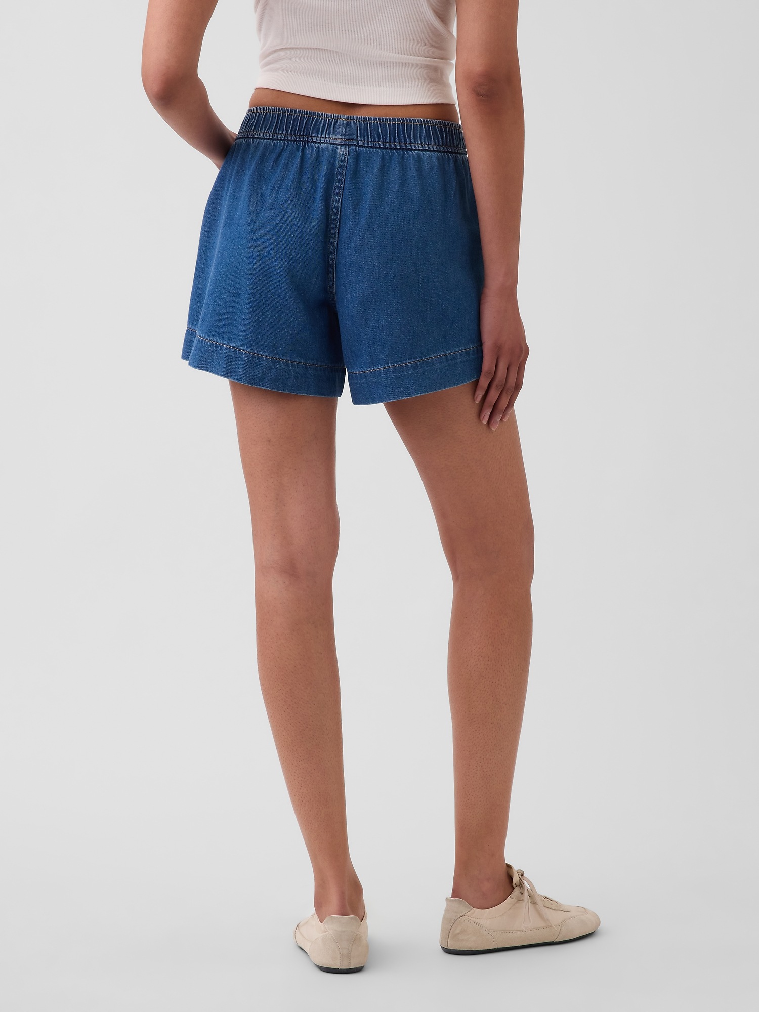 Женские трусы Gap Mid Rise UltraSoft Denim Boxer Shorts, цвет: Средняя варка — фото 4