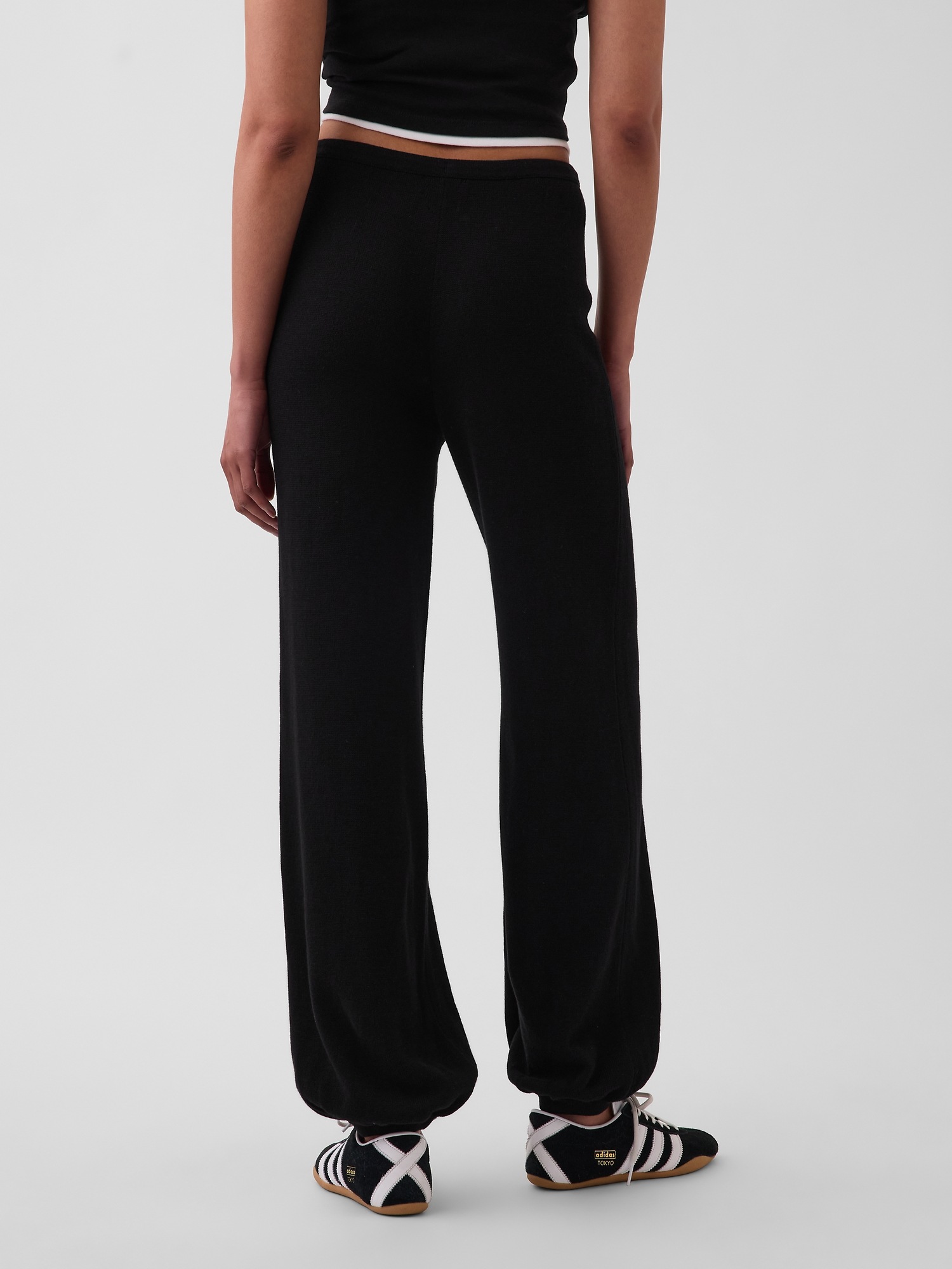 Женские брюки Gap 100% Cotton Relaxed Sweater Joggers, цвет: Чёрный — фото 4