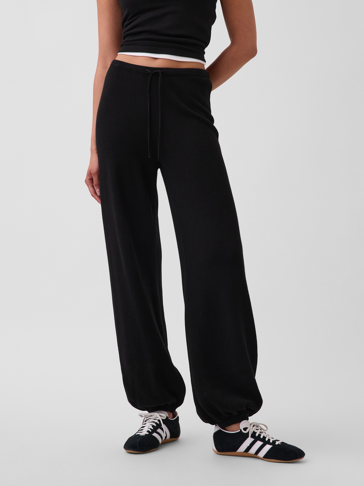 Женские брюки Gap 100% Cotton Relaxed Sweater Joggers, цвет: Чёрный — фото 2