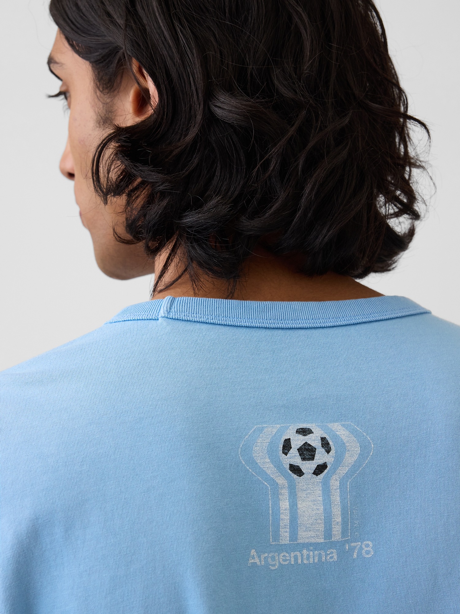 Мужские футболки Gap FIFA WORLD CUP™ Relaxed Graphic T-Shirt — фото 4