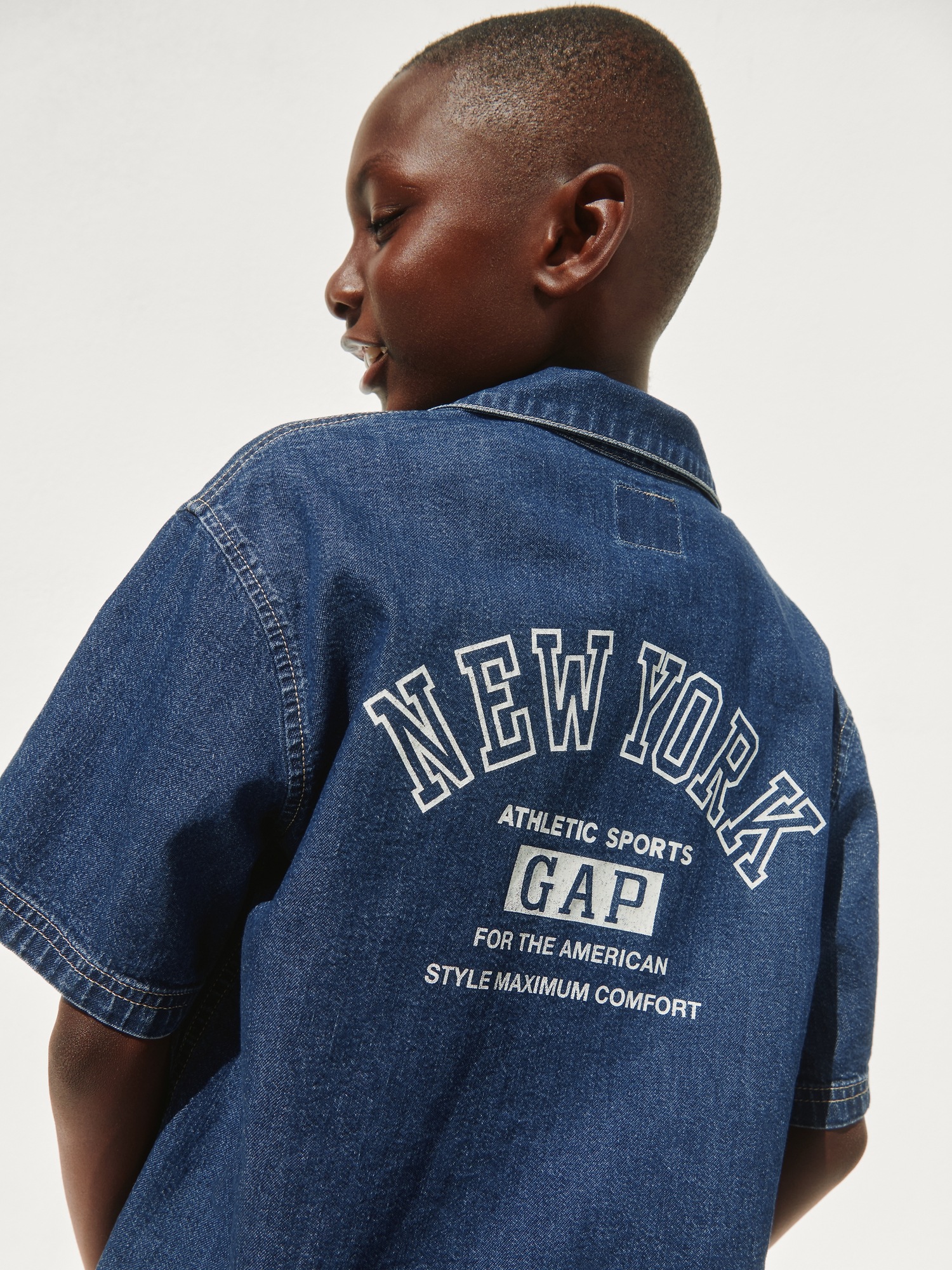 Детские рубашки Gap Kids Denim Relaxed Shirt — фото 6