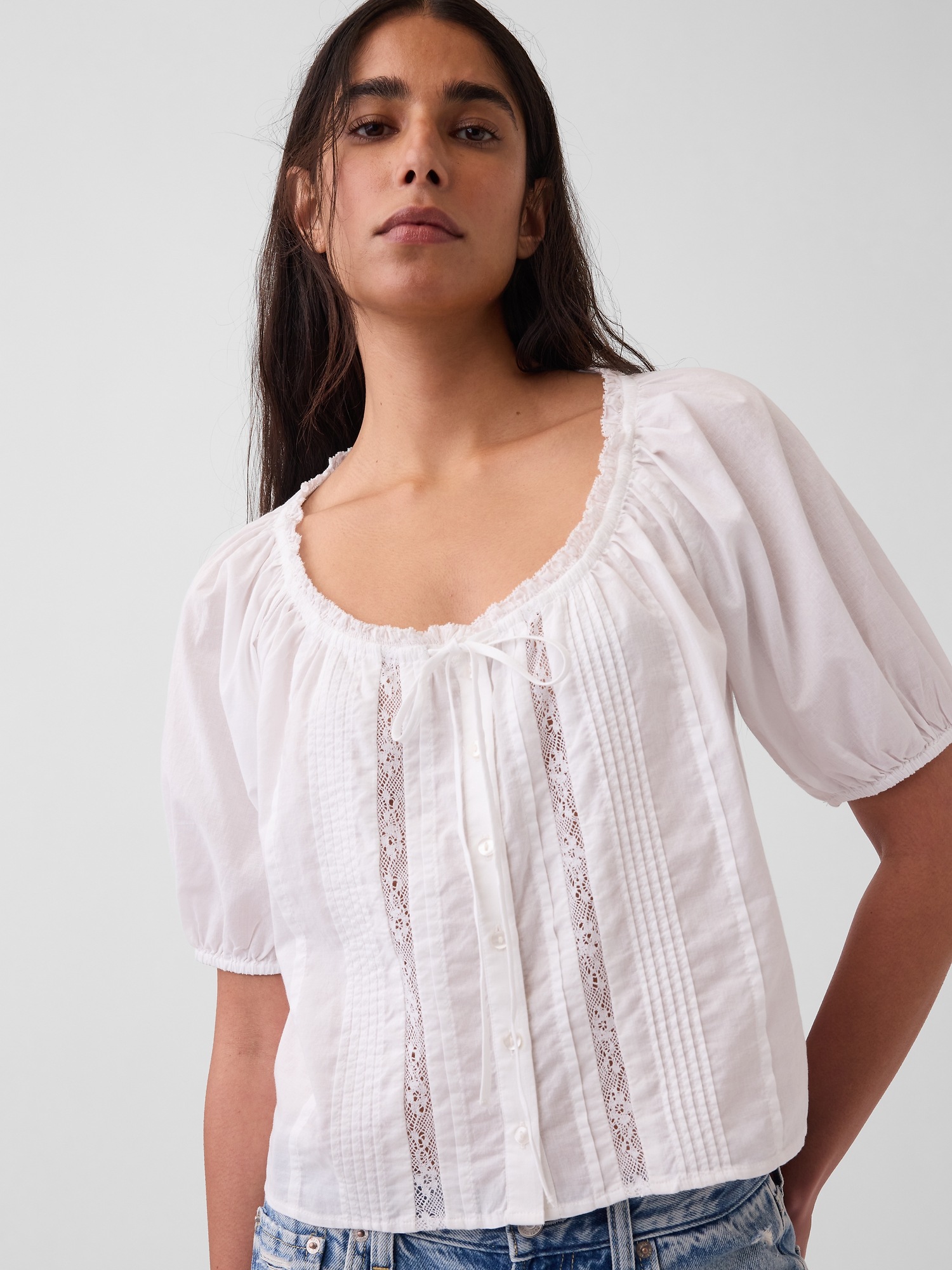 Женский топ Gap Elbow-Sleeve Crop Pintuck Top, цвет: Белый — фото 4