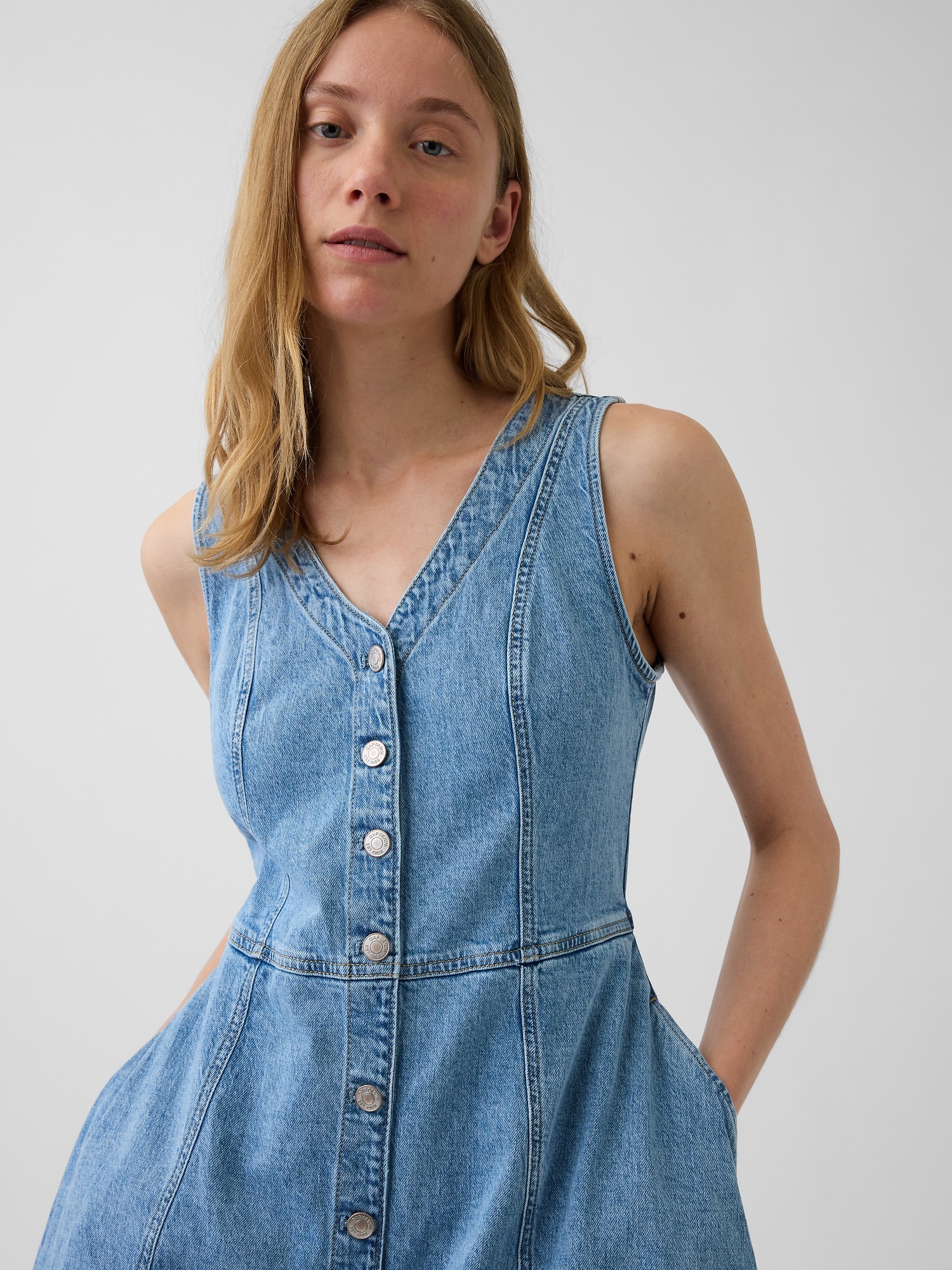 Женское платье Gap Denim Handkerchief Midi, цвет: Светлая варка — фото 3