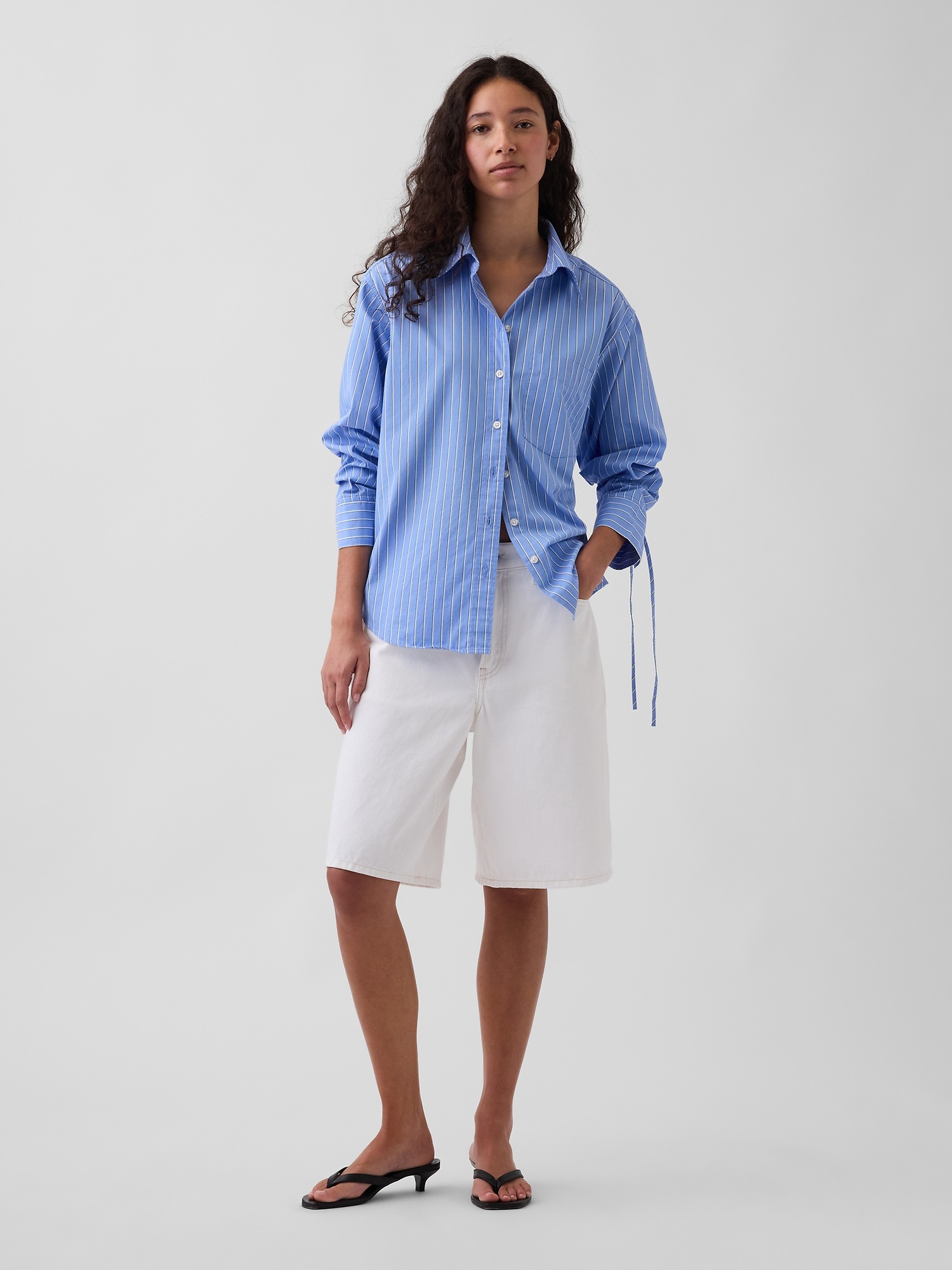 Женские рубашки Gap UltraSoft Denim Oversized Ruched-Sleeve Shirt — фото 2