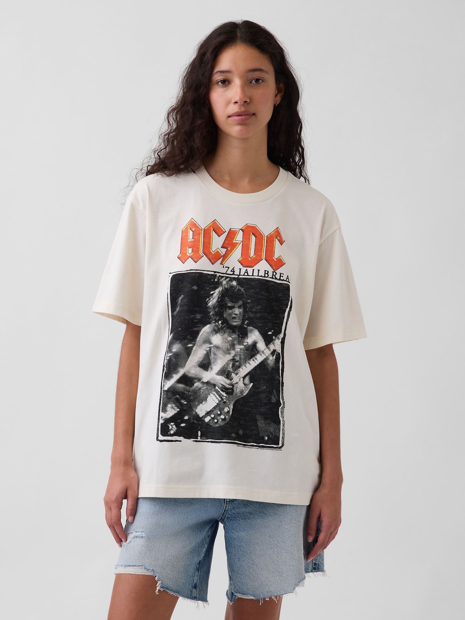 Мужские футболки Gap AC/DC Relaxed Graphic T-Shirt — фото 5