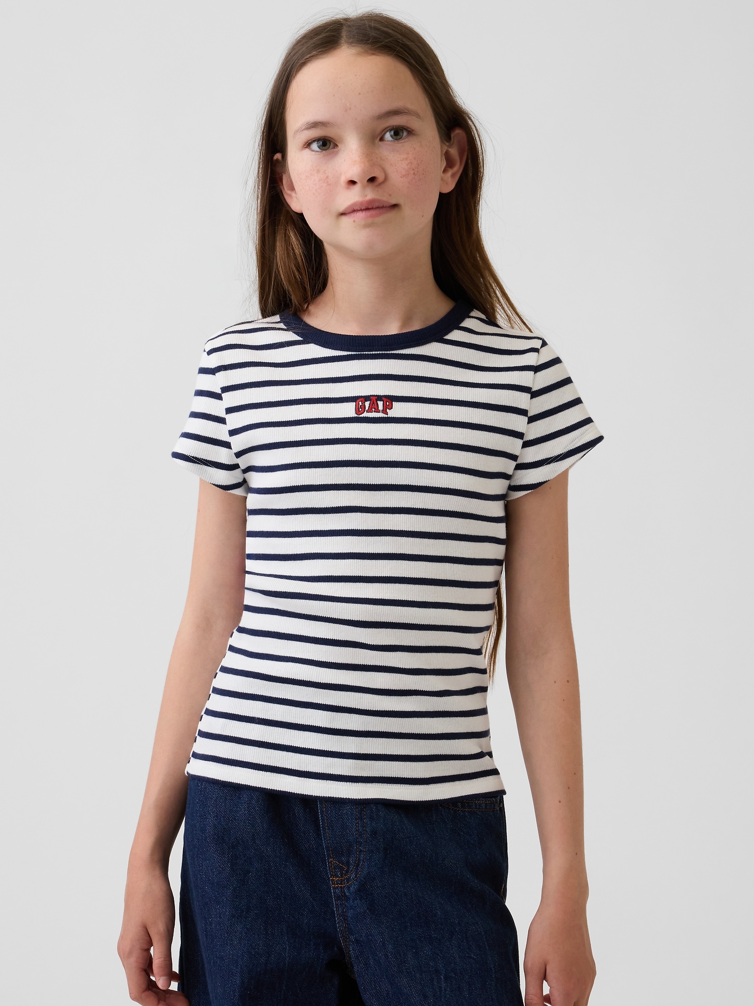 Детская футболка Gap Embroidered Rib, цвет: Тёмно-синий полосатый