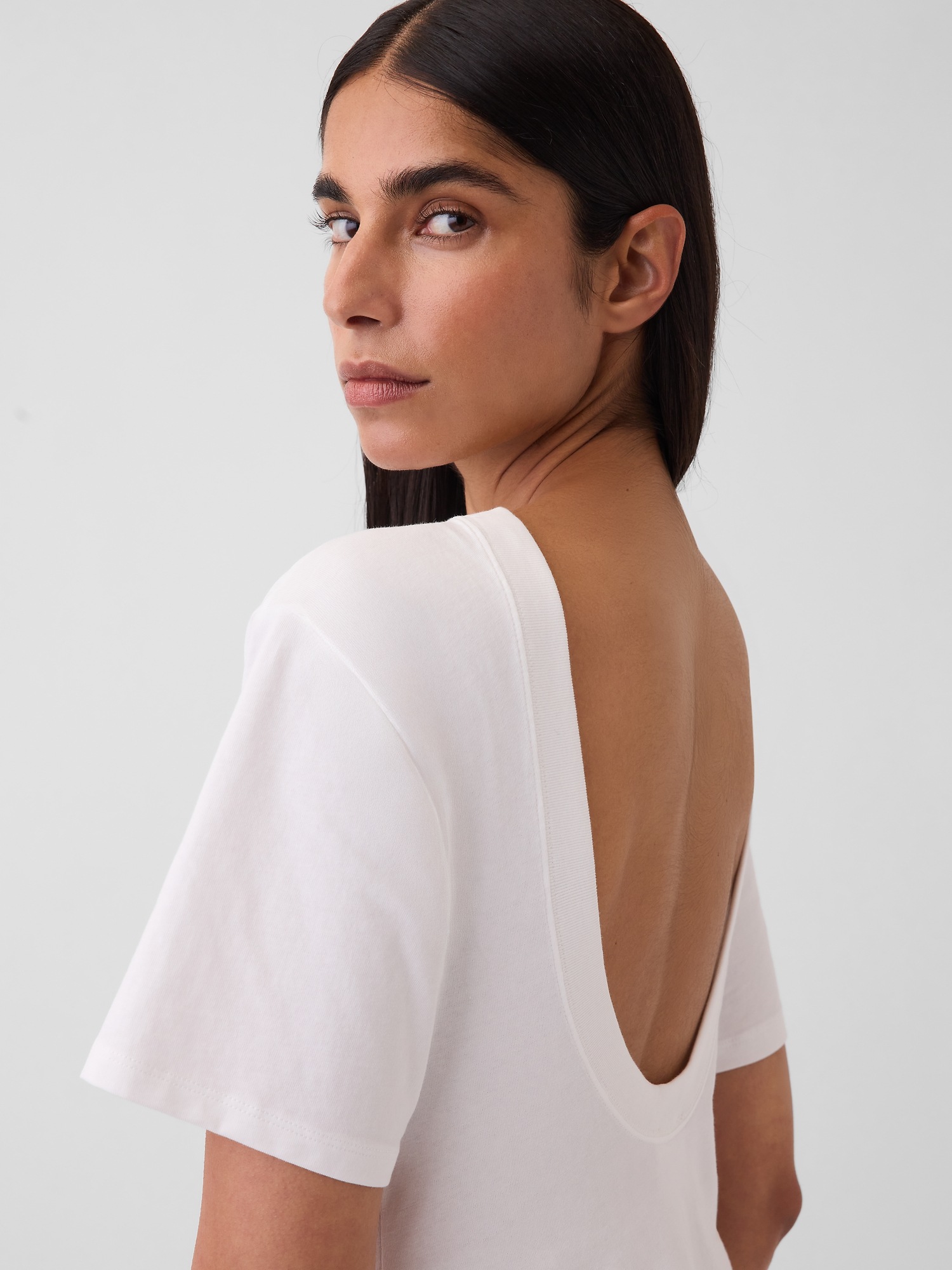 Женская футболка Gap GapStudio Scoop-Back Pocket, цвет: Белый — фото 5