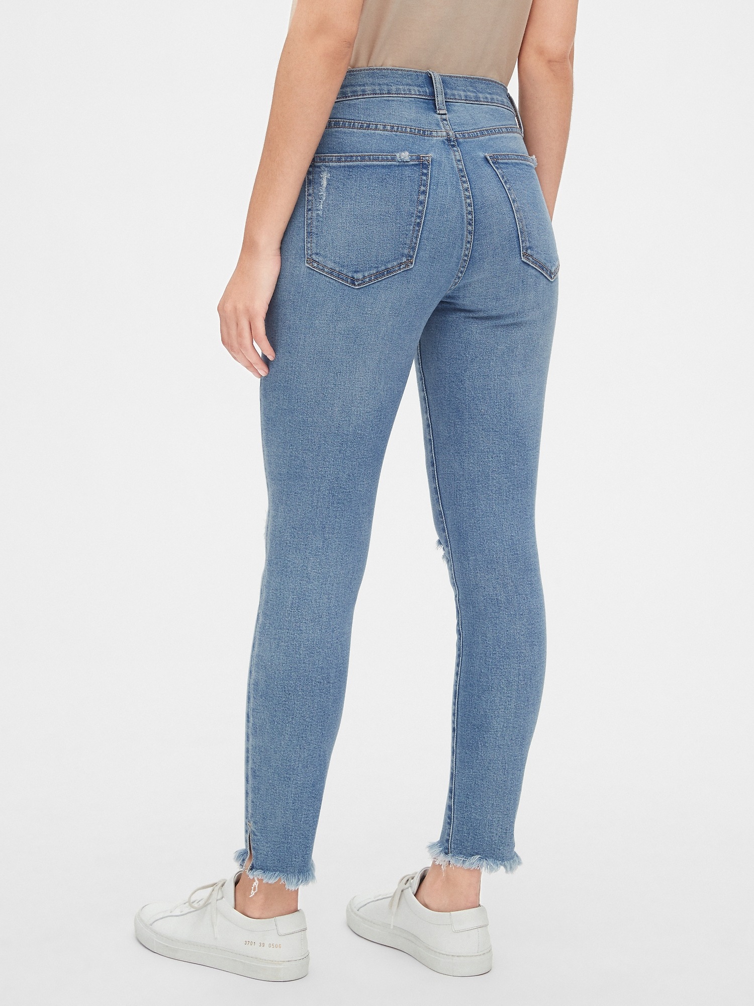 Женские джинсы Gap Mid Rise Distressed True Skinny Ankle Jeans — фото 2