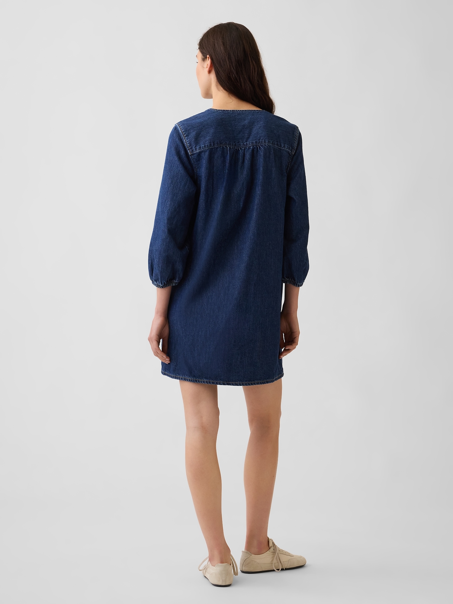 Женские платья Gap Denim V-Neck Shift Mini Dress — фото 2