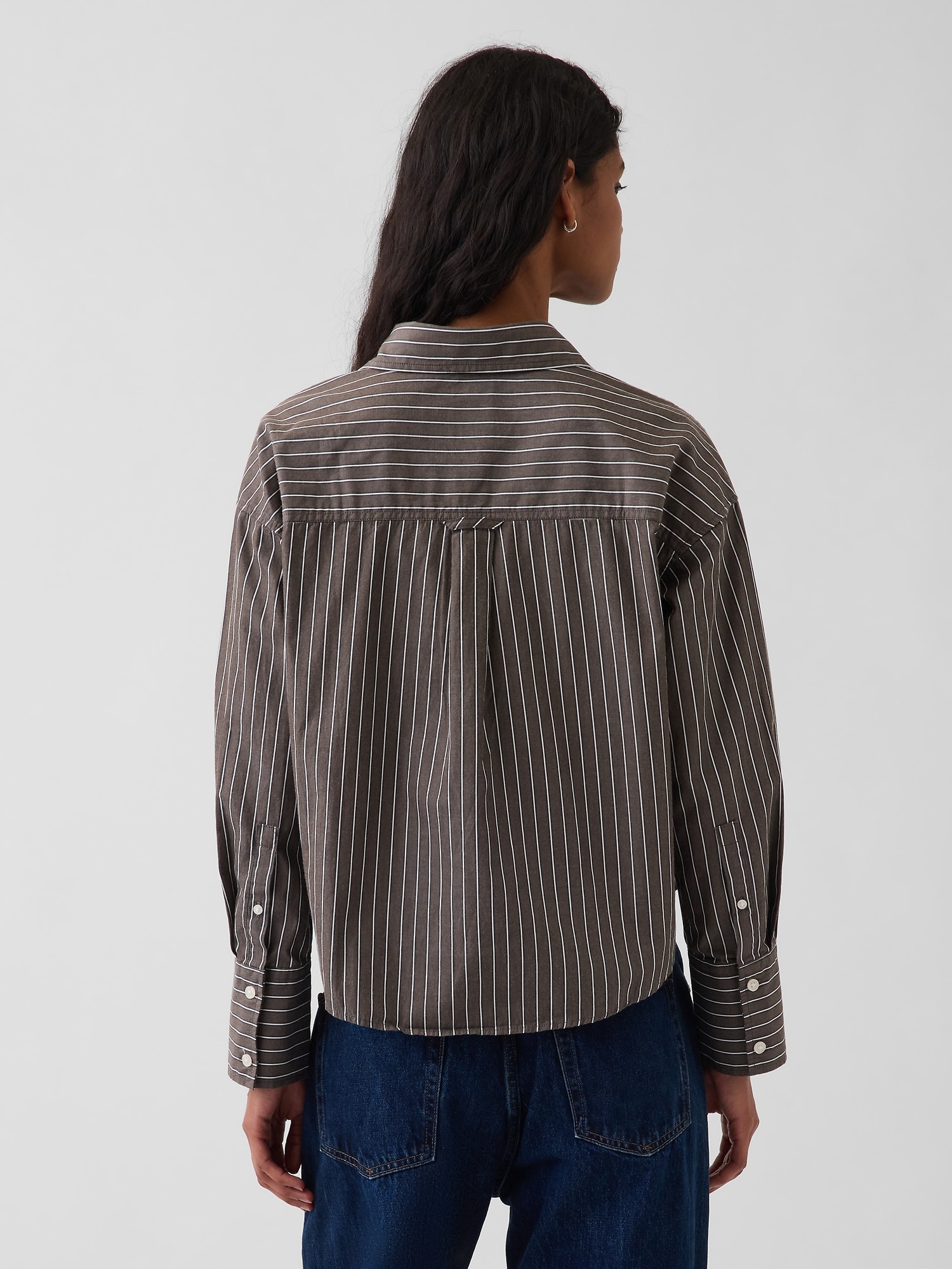 Женская рубашка Gap Organic Cotton Poplin Oversized Crop Shirt, цвет: Коричневый полосатый — фото 3