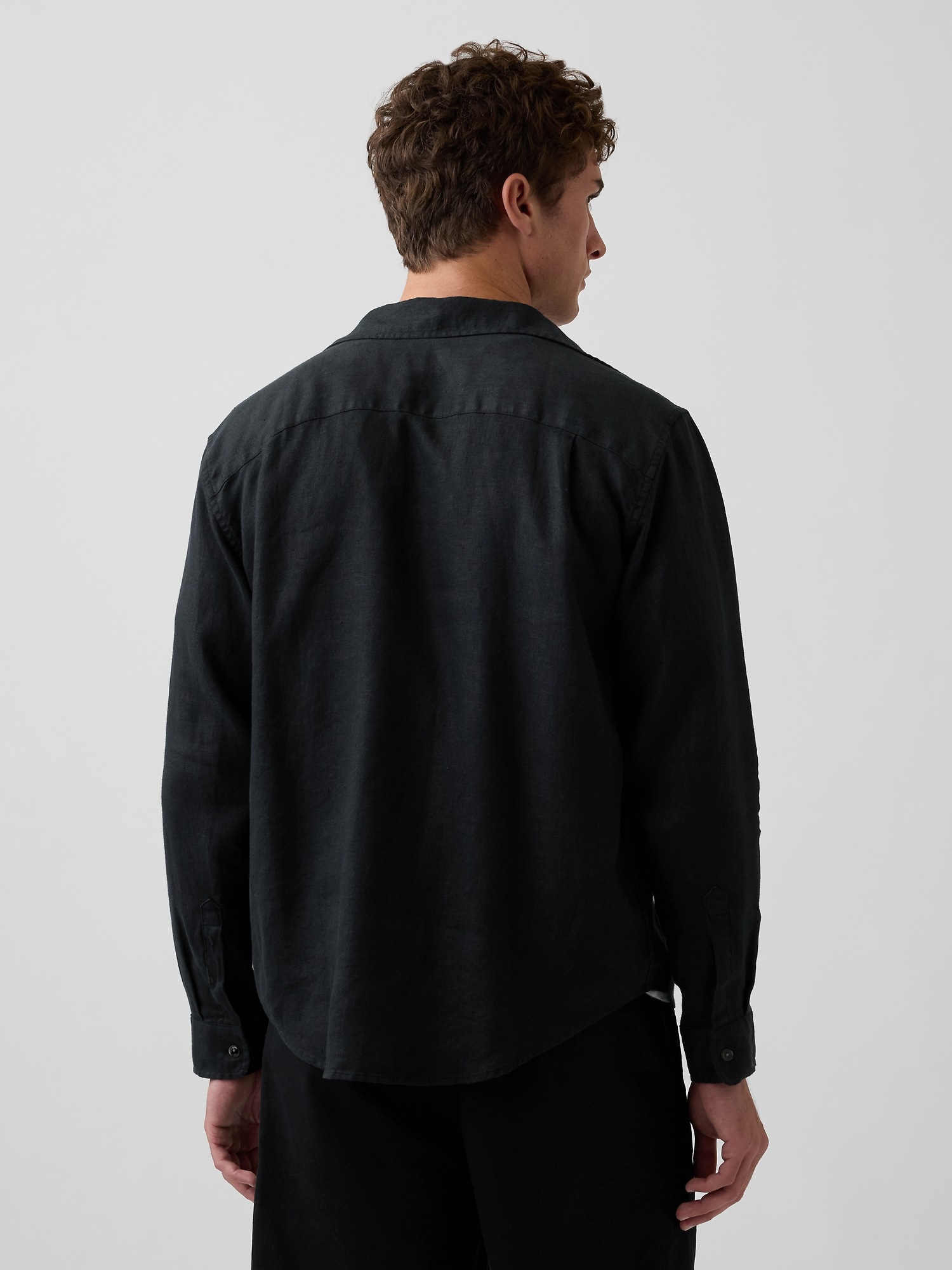 Мужские рубашки Gap 100% Linen Classic Shirt — фото 3