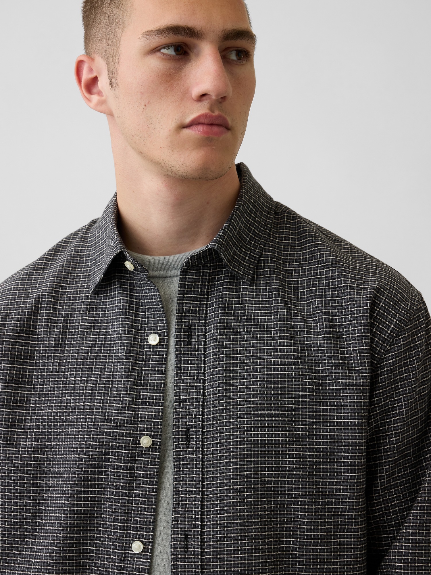 Мужские рубашки Gap Relaxed Crop Straight-Hem Oxford Shirt — фото 3