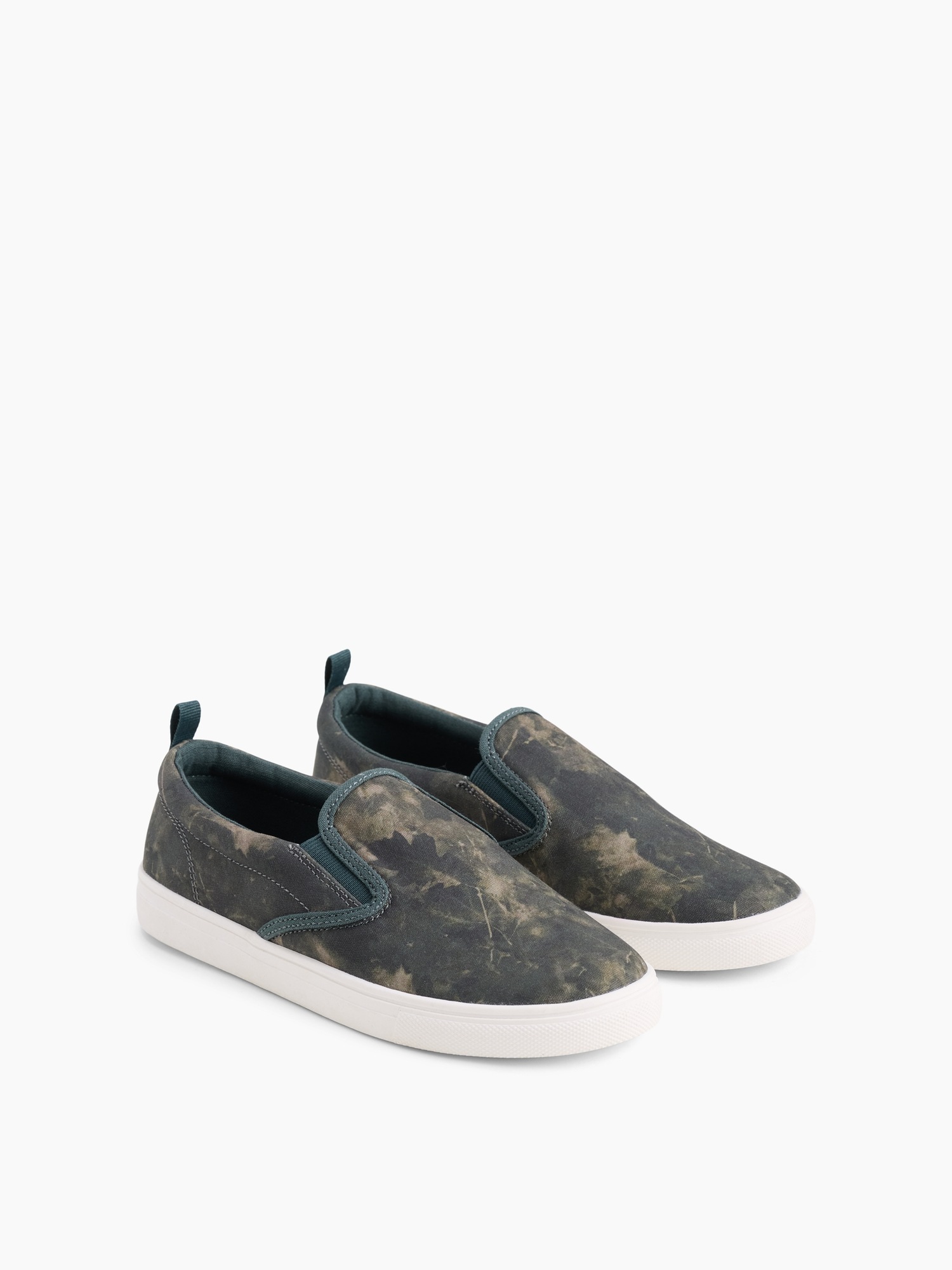 Детские кроссовки Gap Kids Canvas Camo Slip-On Sneakers — фото 2