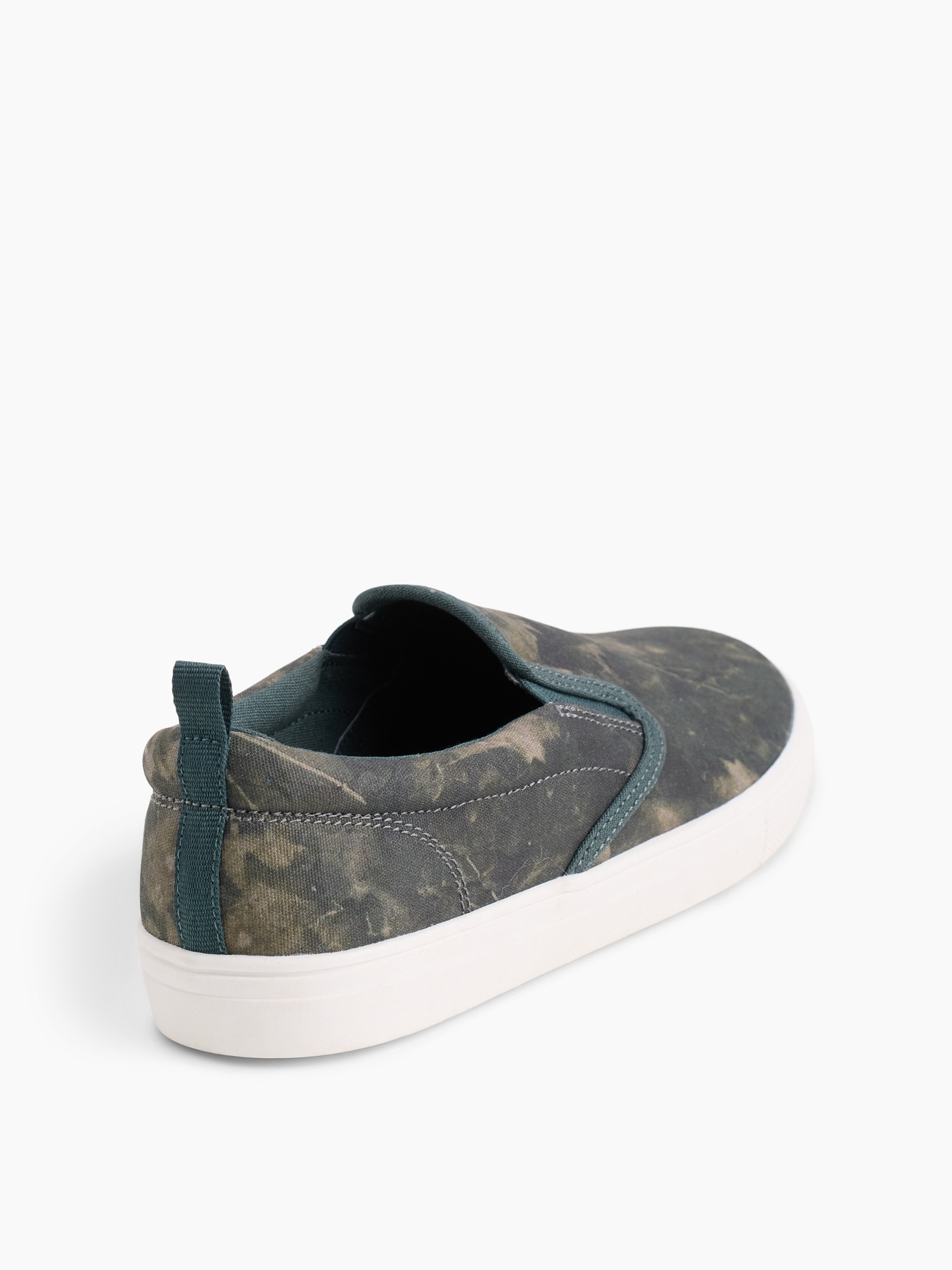 Детские кроссовки Gap Kids Canvas Camo Slip-On Sneakers — фото 3