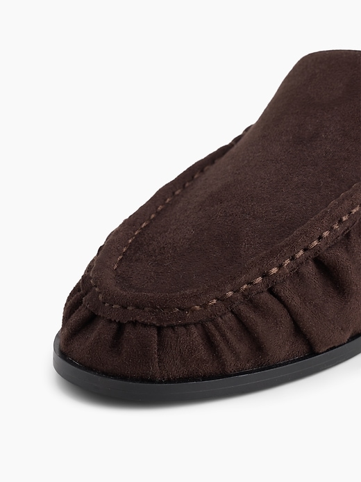 Image number 5 showing, Vegan Suede Ruched Loafers