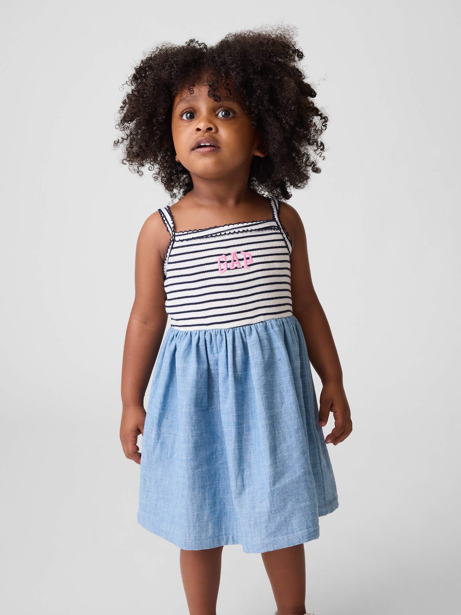 Детские платья Gap Baby & Toddler Mixed Media Apron Dress