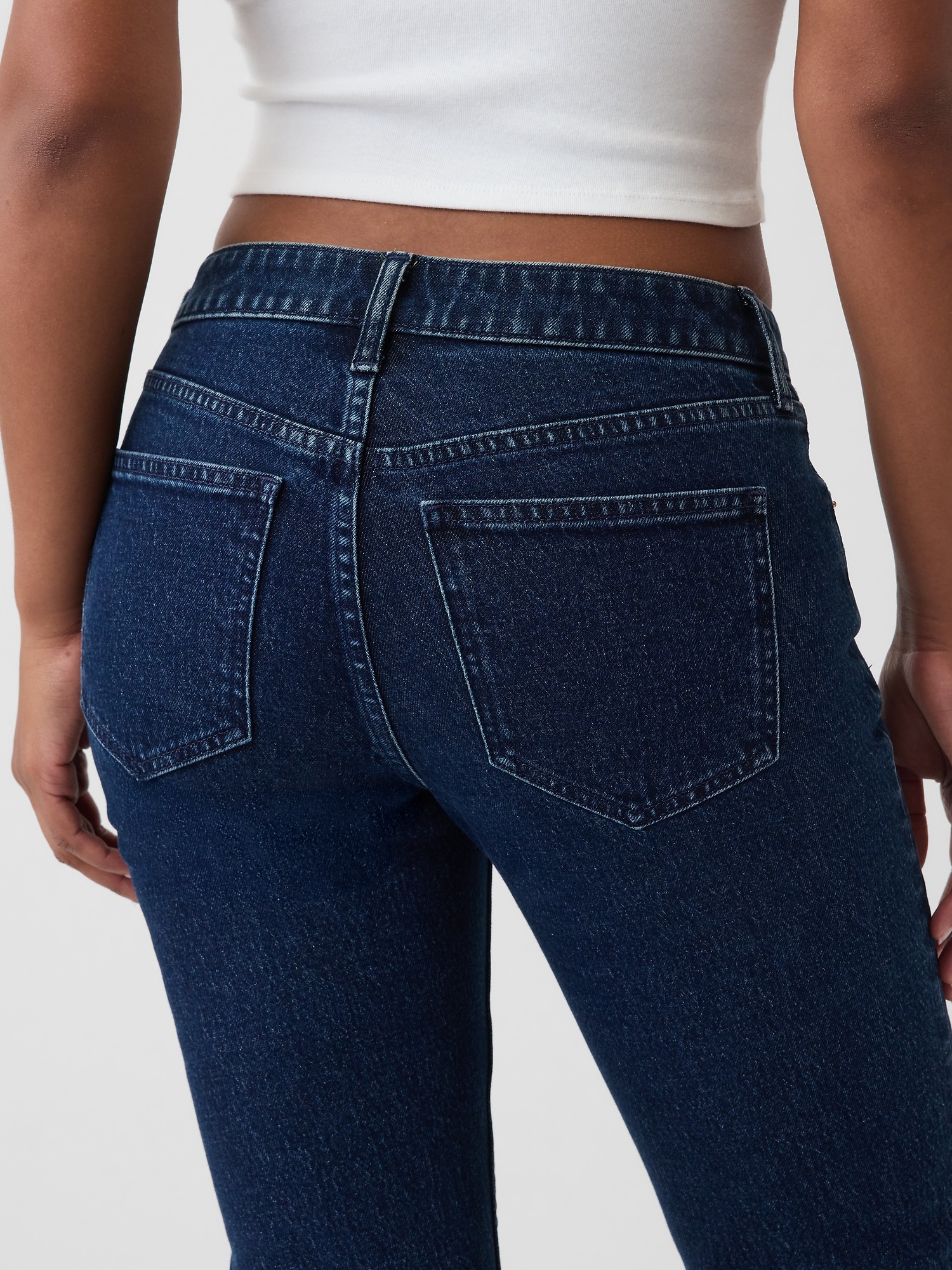Женские джинсы Gap Curvy Low Rise '90s Slim Straight Jeans — фото 4