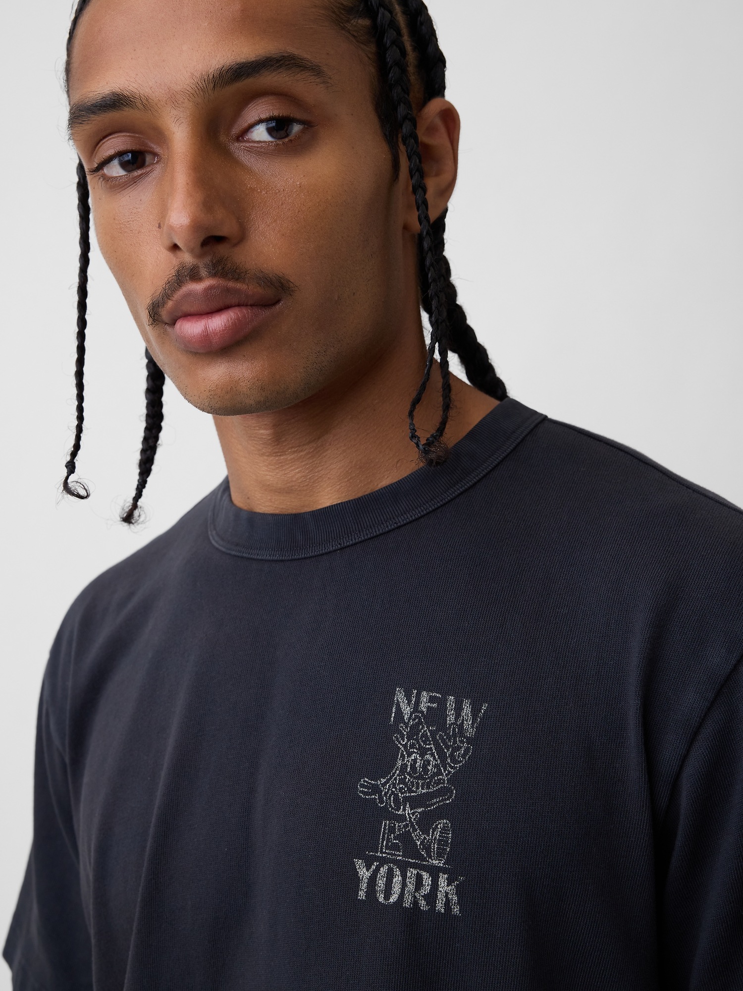 Мужские футболки Gap Heavyweight Relaxed Graphic T-Shirt — фото 4