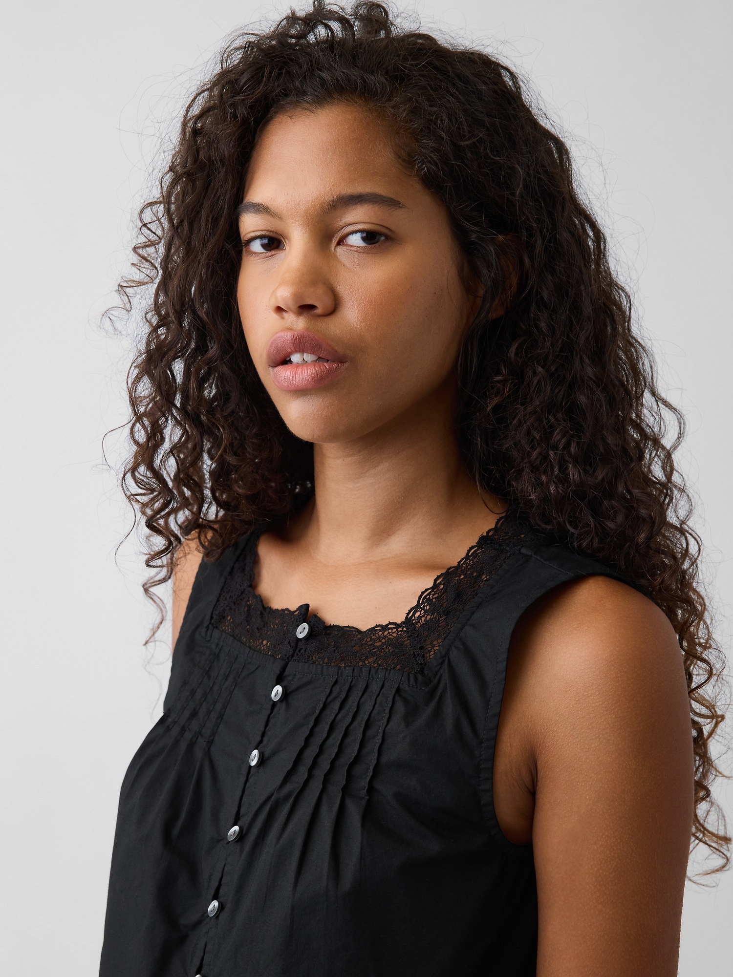 Женский топ Gap Poplin Pintuck Shell Top, цвет: Чёрный — фото 4