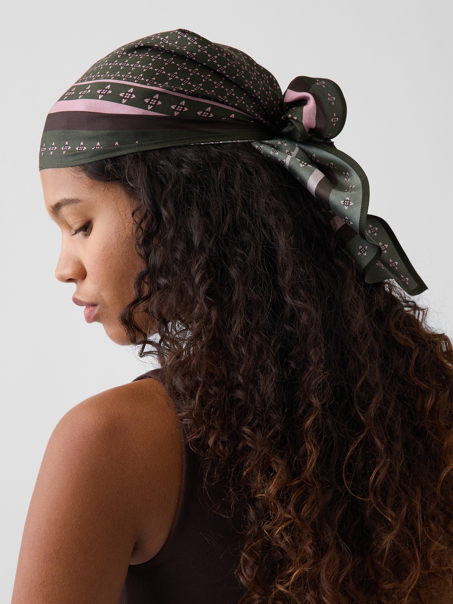 Gap 100% Silk Oversized Triangle Bandana Scarf — фото 2