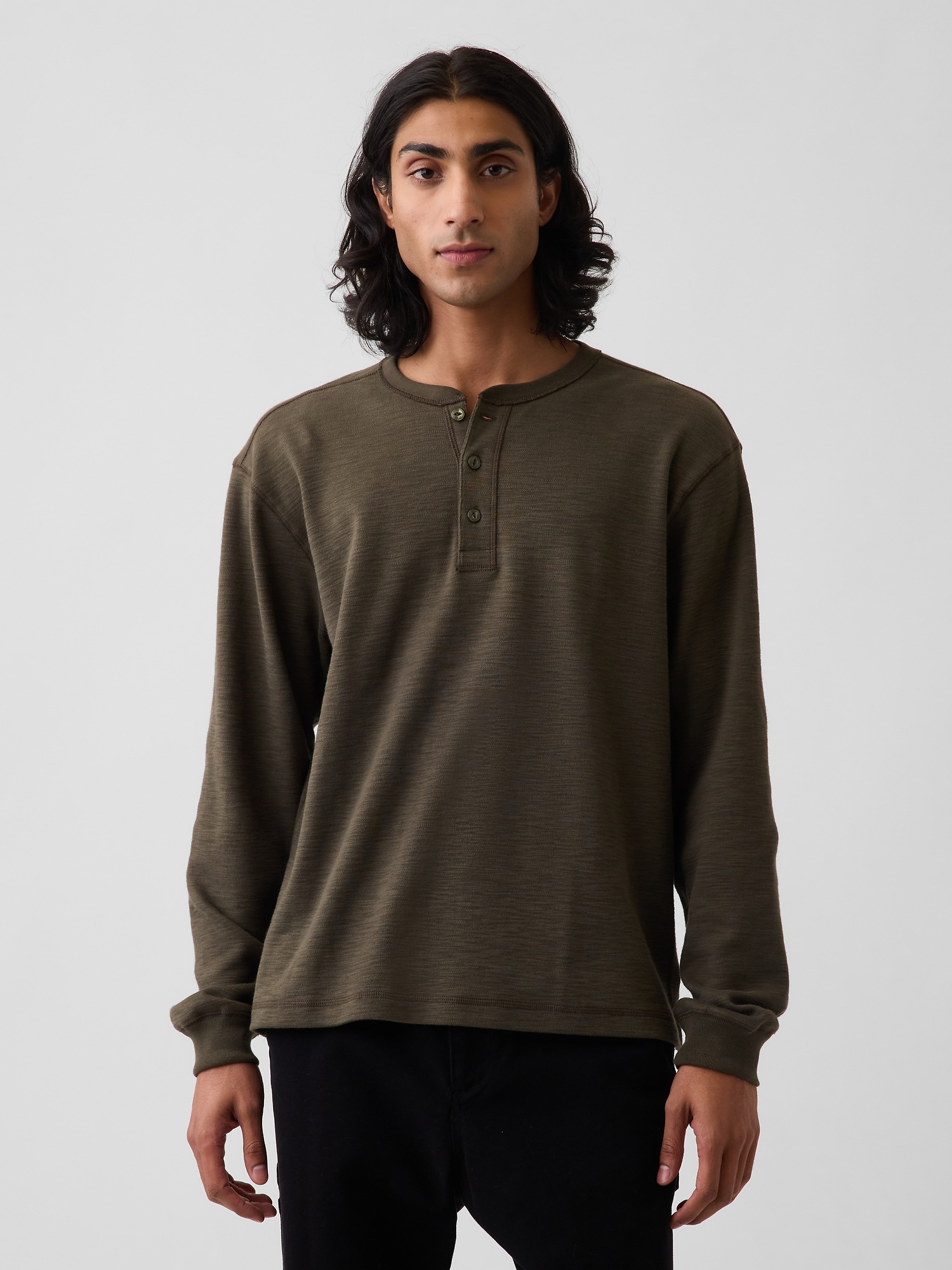 Мужская футболка Gap Relaxed Henley, цвет: Зелёный