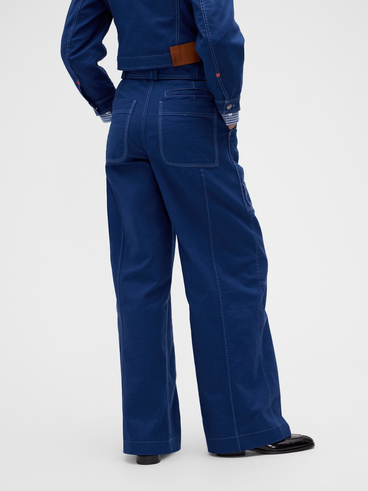 Женские брюки Gap GapStudio Canvas Belted Utility, цвет: Синий — фото 4