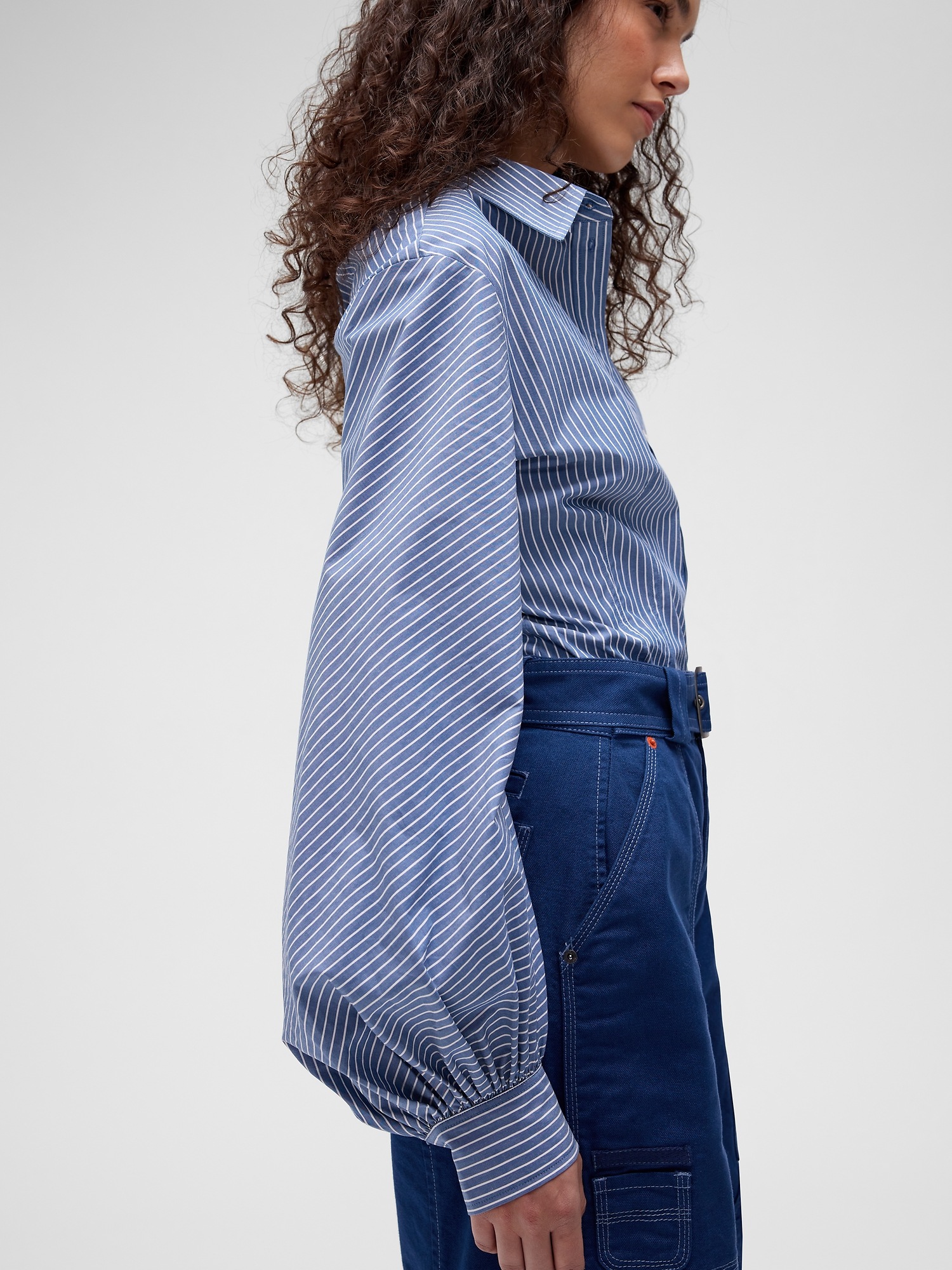 Женская рубашка Gap GapStudio Poplin Fitted, цвет: Синий полосатый — фото 4