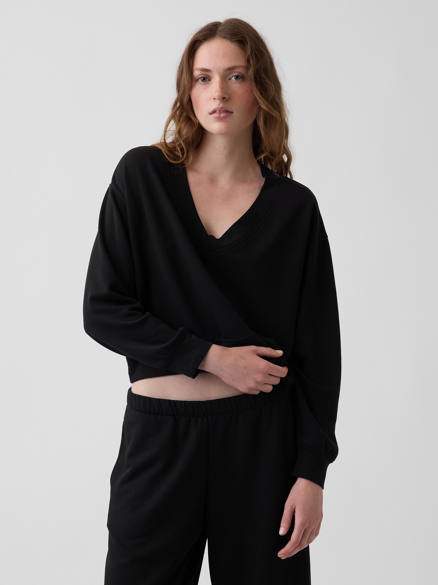 Женский свитшот Gap CloudLight Oversized Sweatshirt, цвет: Чёрный
