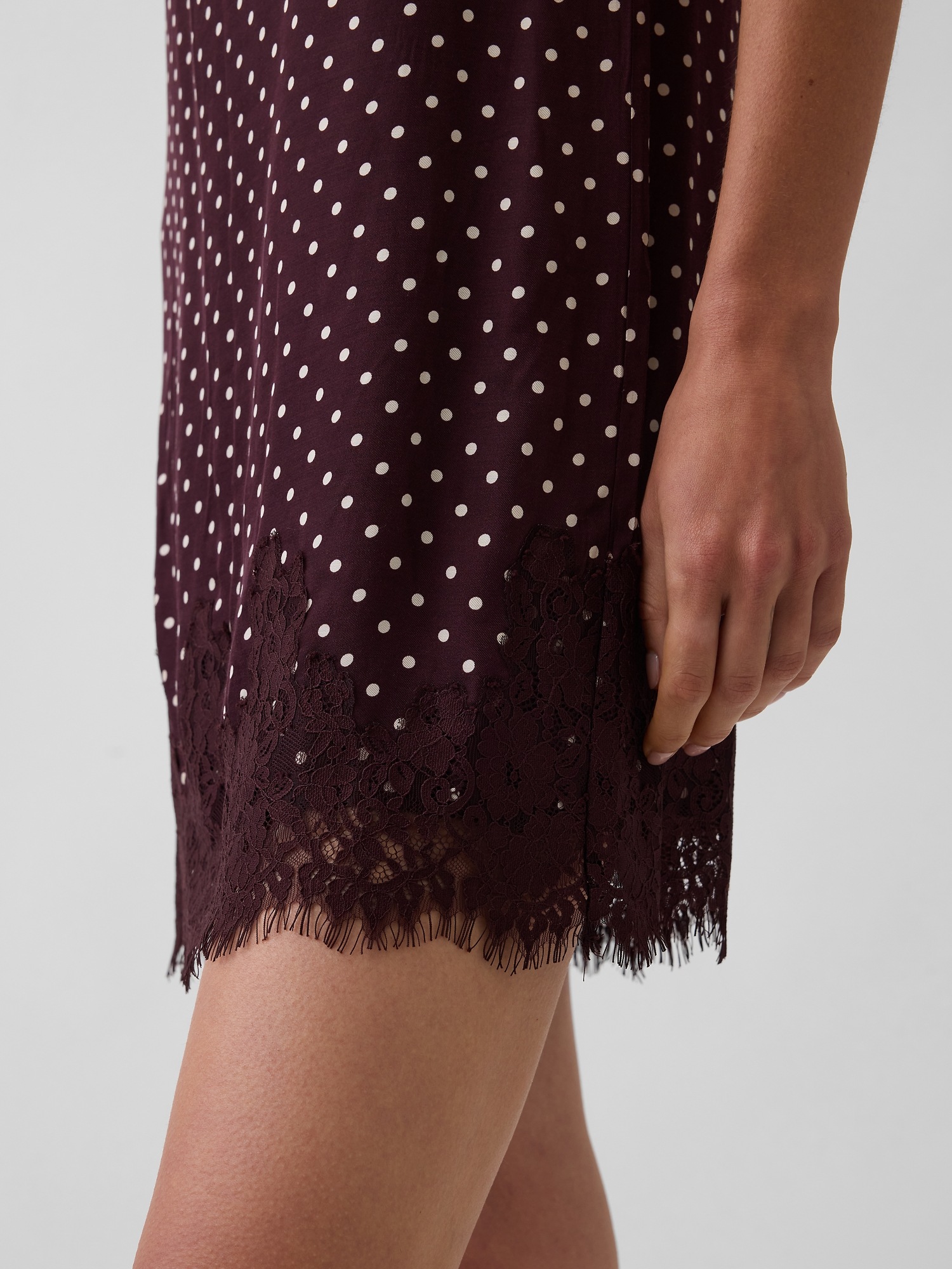 Женские платья Gap Lace-Hem Mini Shift Dress — фото 3