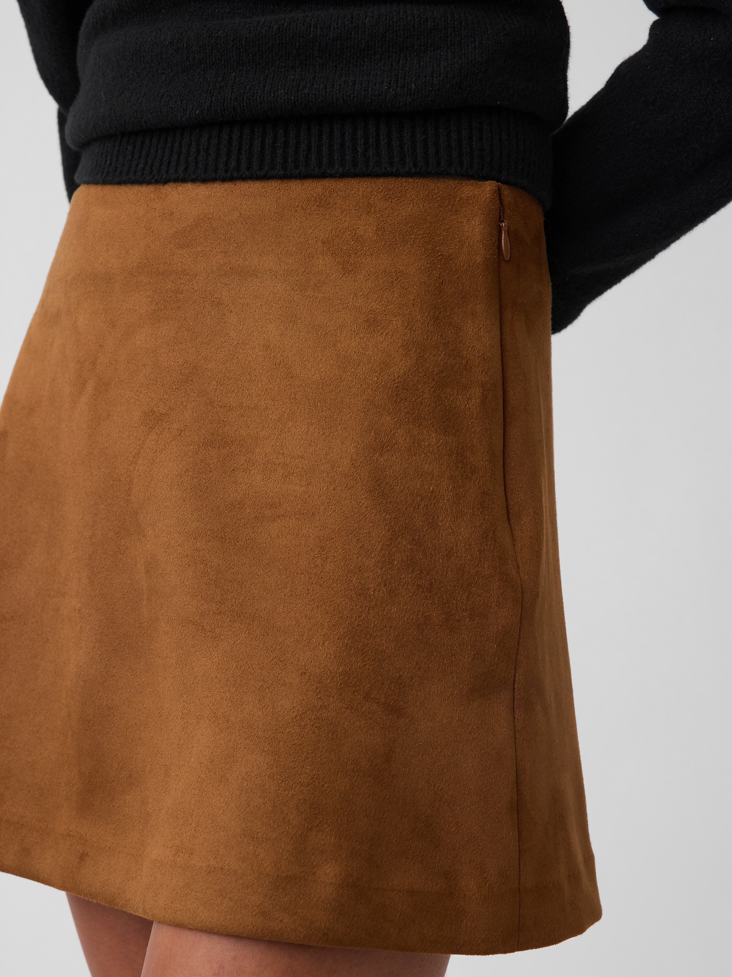 Женские юбки Gap Vegan Suede Mini Skort — фото 3