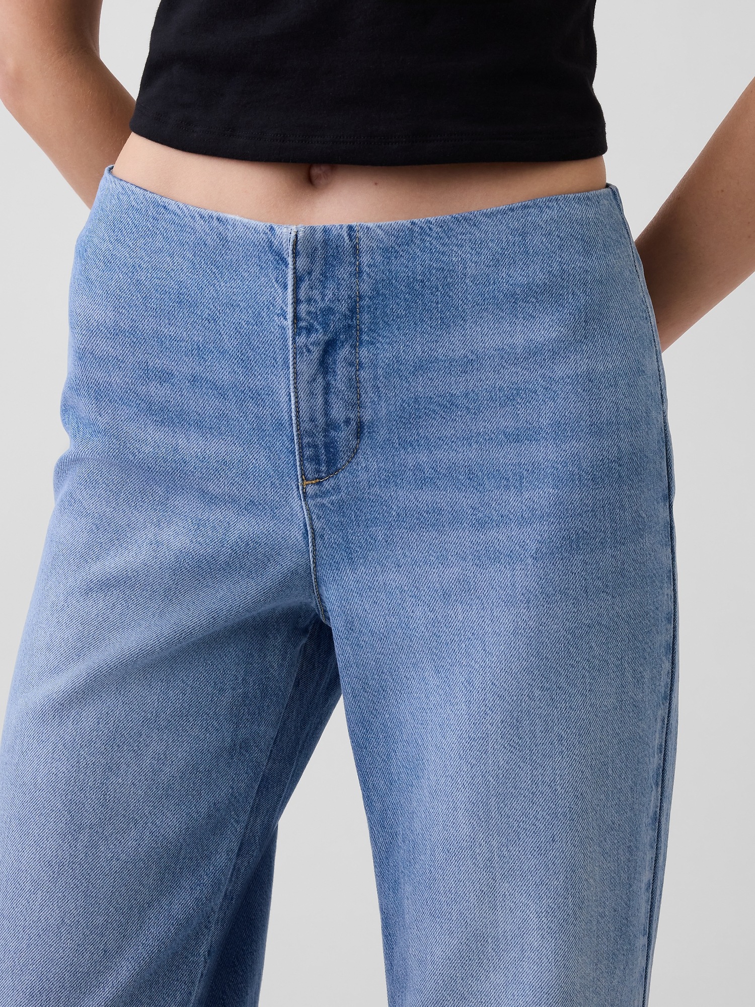 Женские джинсы Gap Low Rise UltraSoft Flare Jeans — фото 4