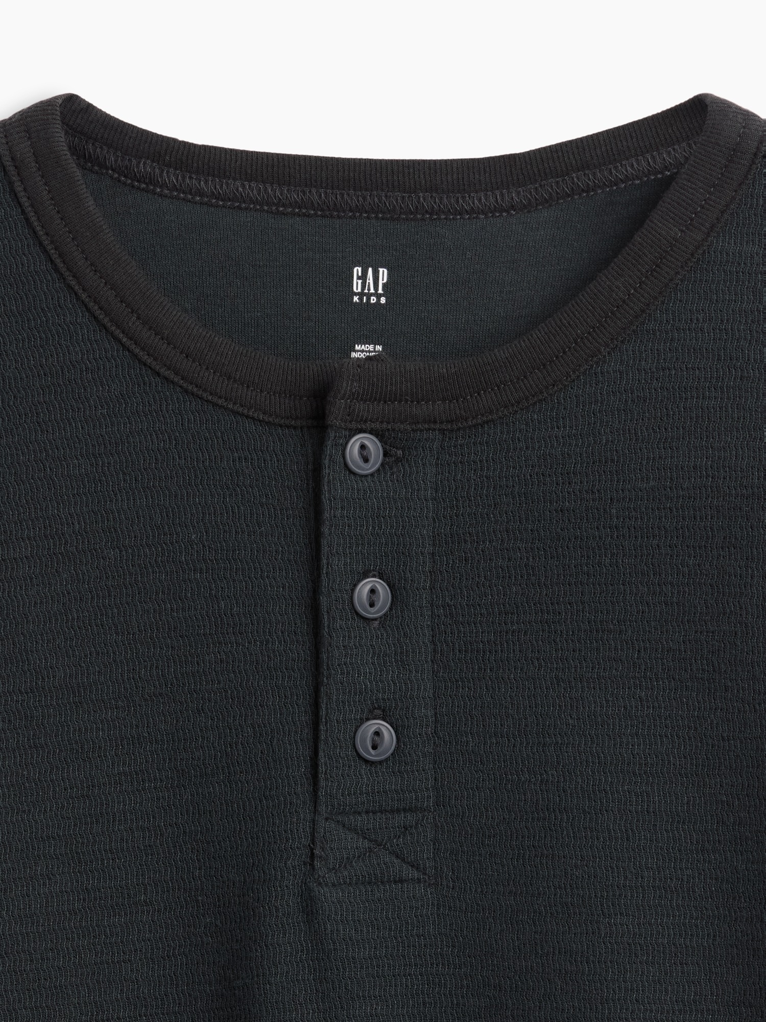 Детская футболка Gap Relaxed Henley, цвет: Чёрный — фото 2