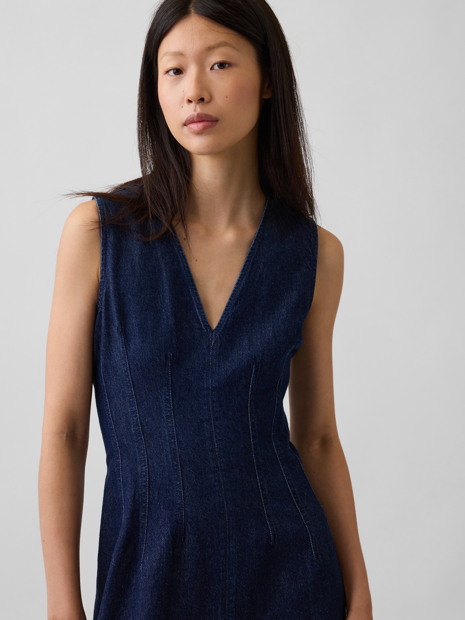 Женские платья Gap Denim V-Neck Maxi Dress — фото 3