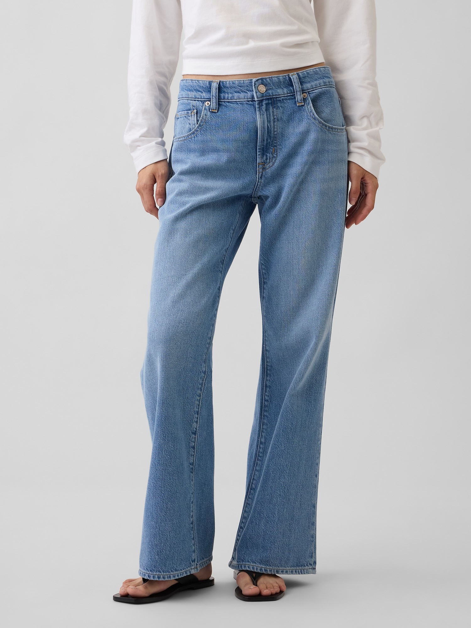 Женские джинсы Gap Low Rise UltraSoft Baggy Flare Jeans — фото 2