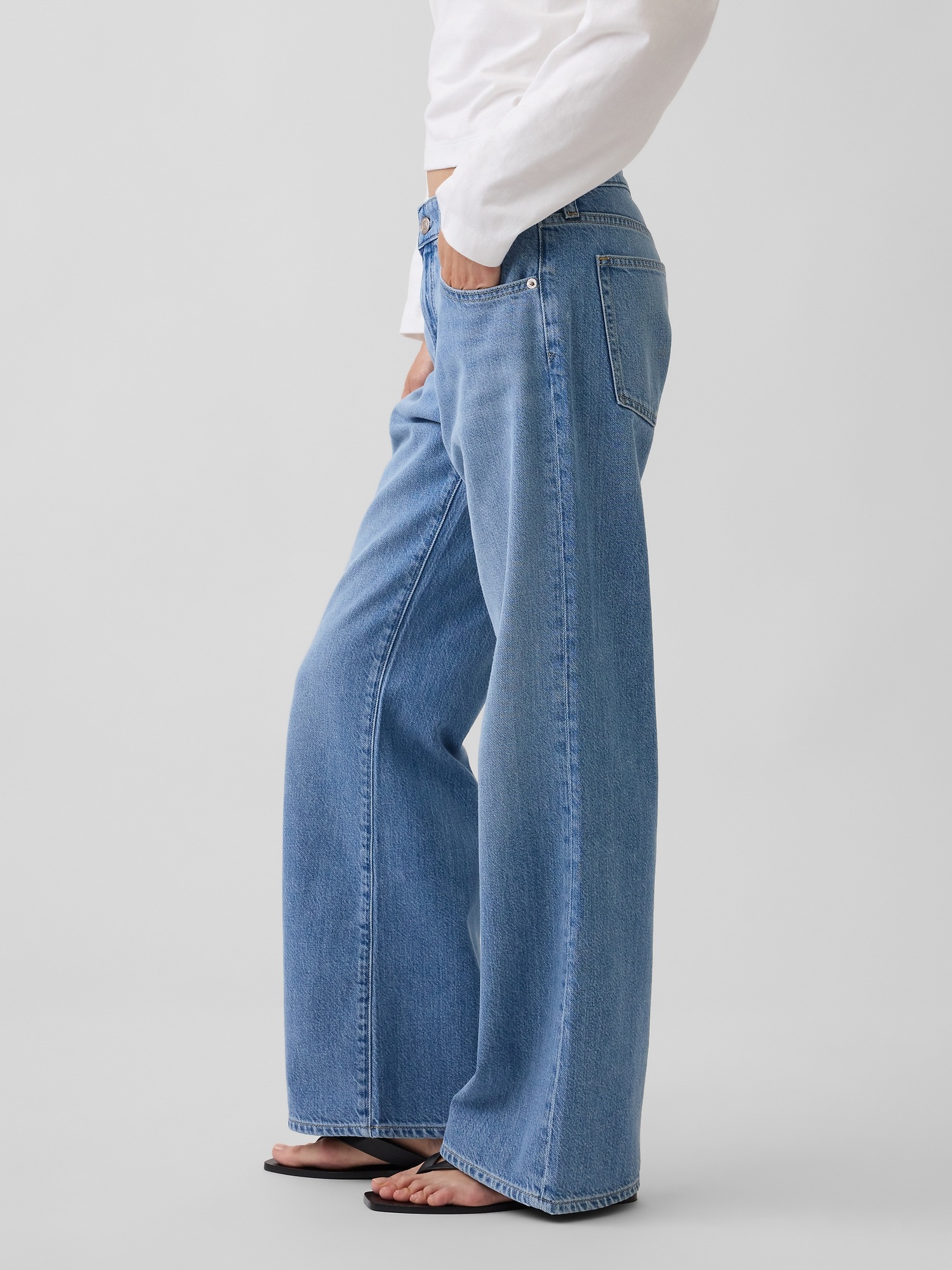 Женские джинсы Gap Low Rise UltraSoft Baggy Flare Jeans — фото 3