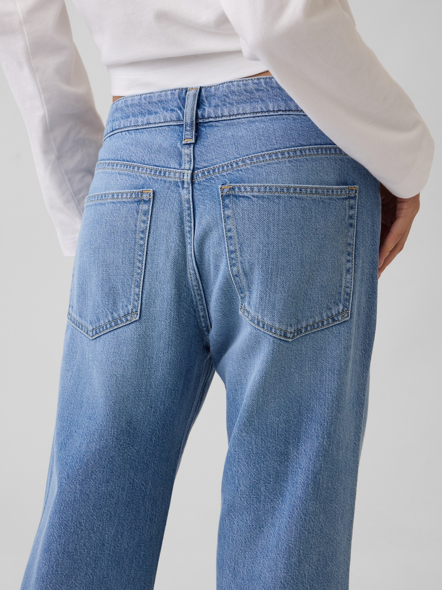 Женские джинсы Gap Low Rise UltraSoft Baggy Flare Jeans — фото 4