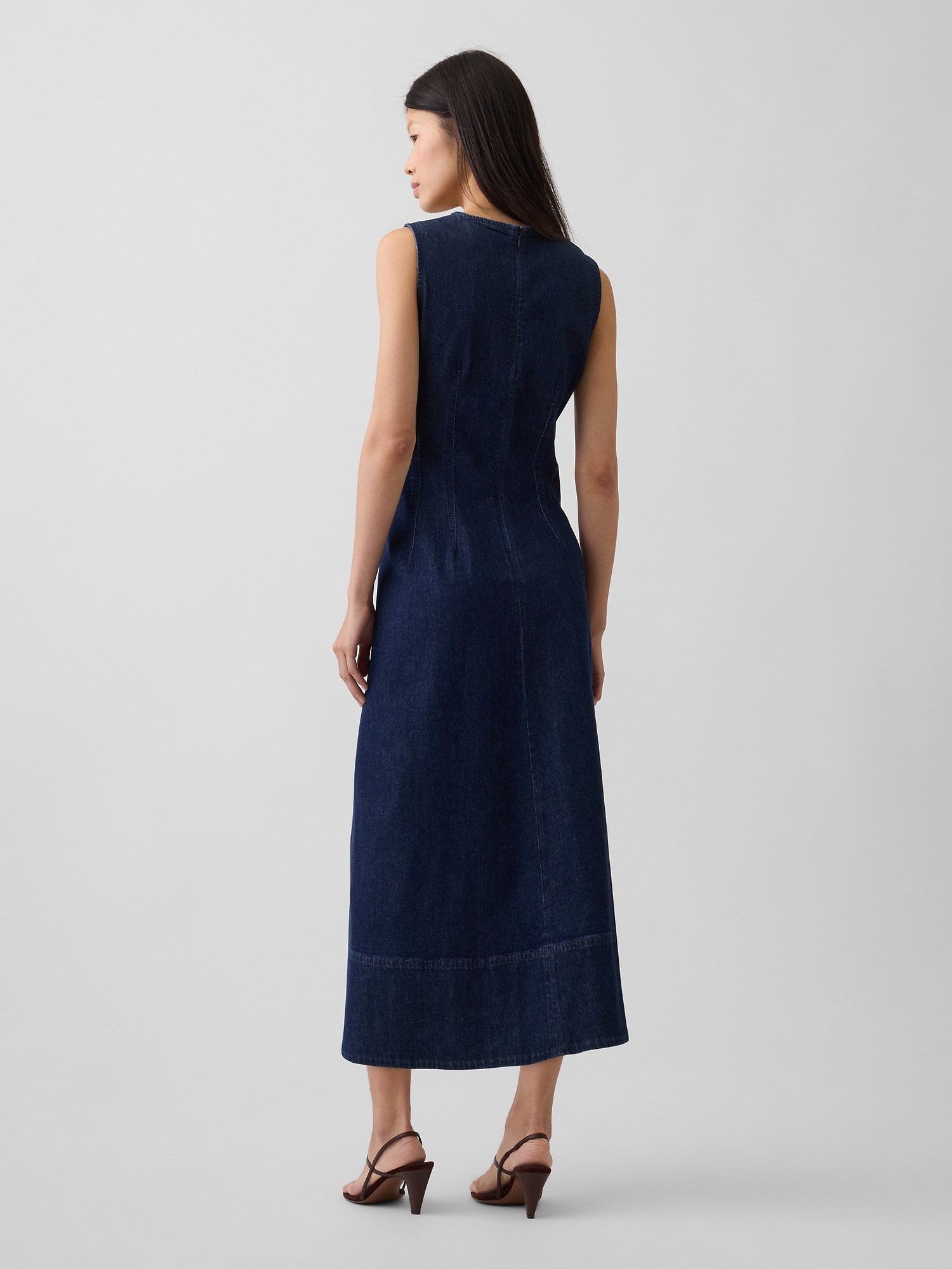 Женские платья Gap Denim V-Neck Maxi Dress — фото 2